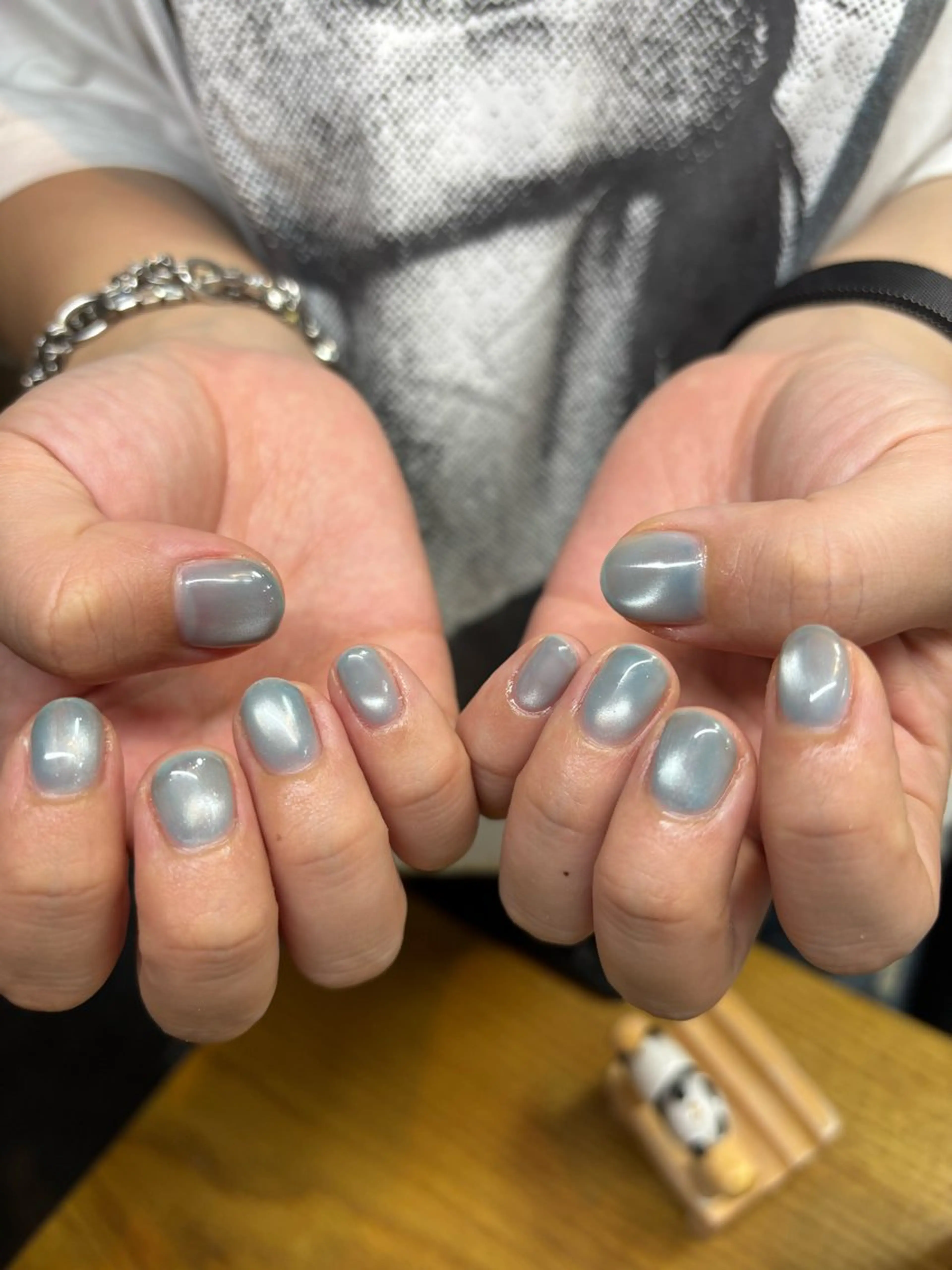 ネイル 氷ネイル・うるうるネイル キラキラネイル 水色 マグネットネイル ハンドネイル ハンドケア 🎀NAIL🎀 AI🪄︎︎◝✩のネイルデザイン