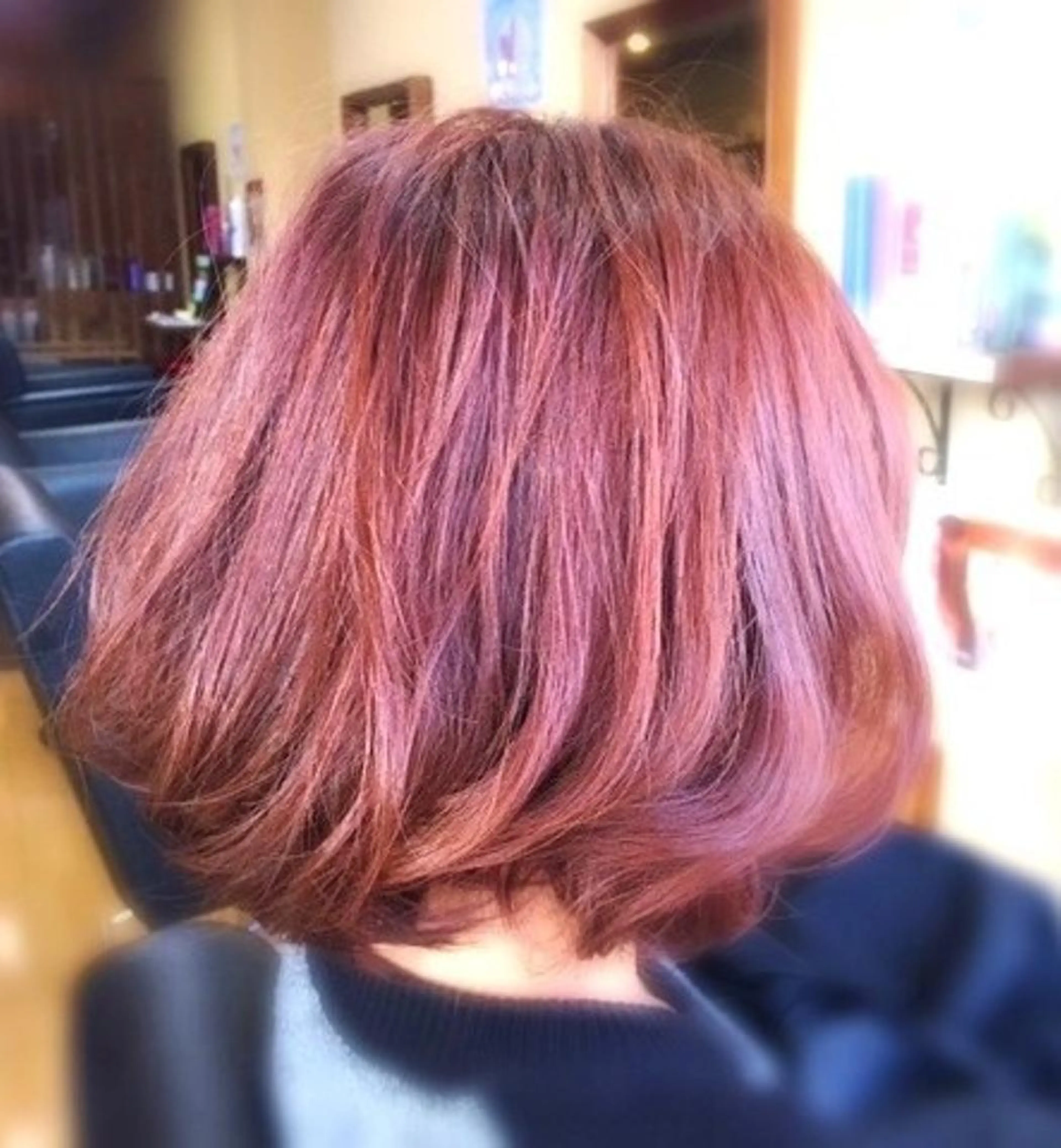 ミディアム カラー パピヨンロゼ ケイのヘアスタイル