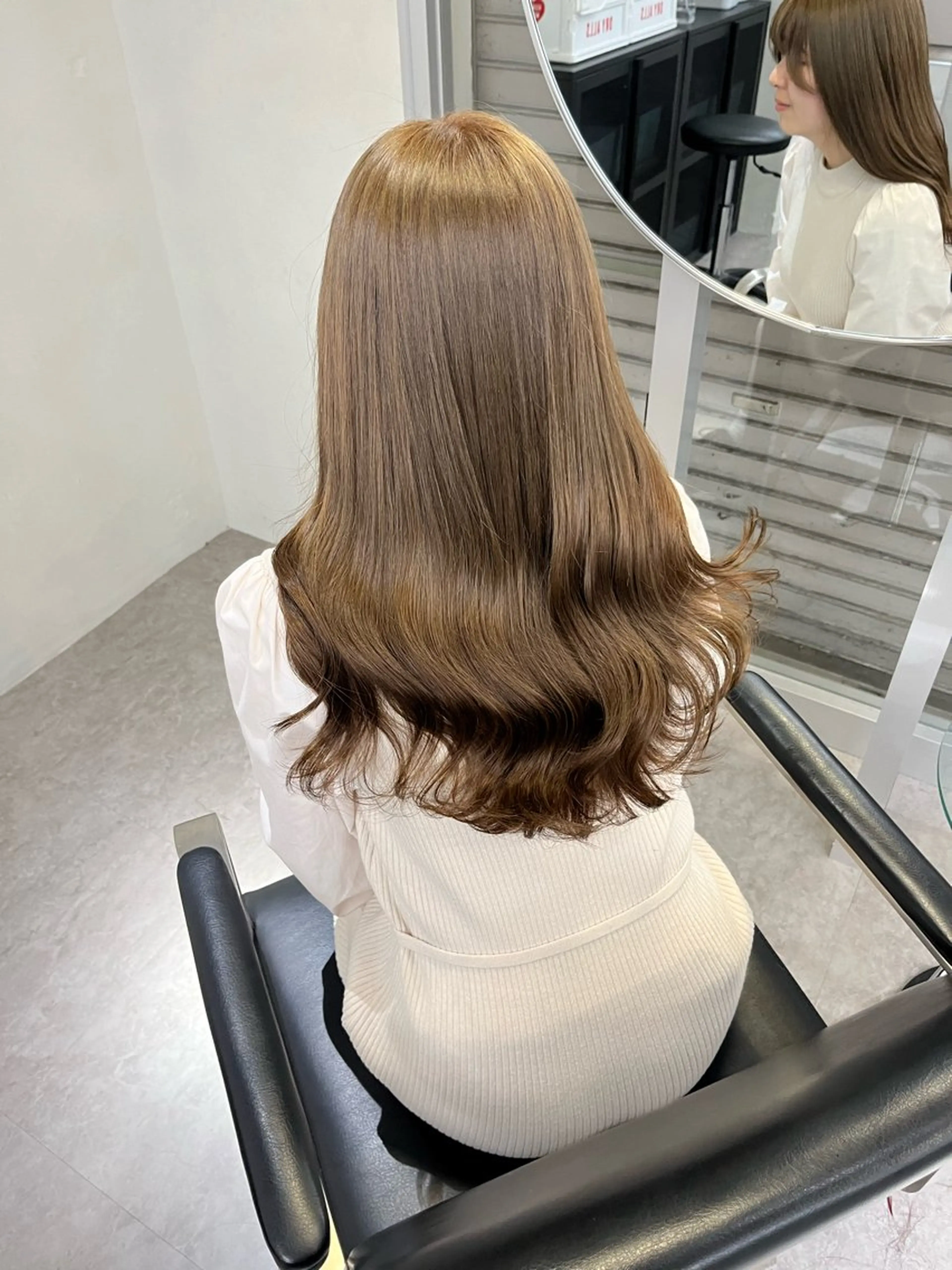 ロング 🩷Yui🩷 大人可愛い艶カラーのヘアスタイル