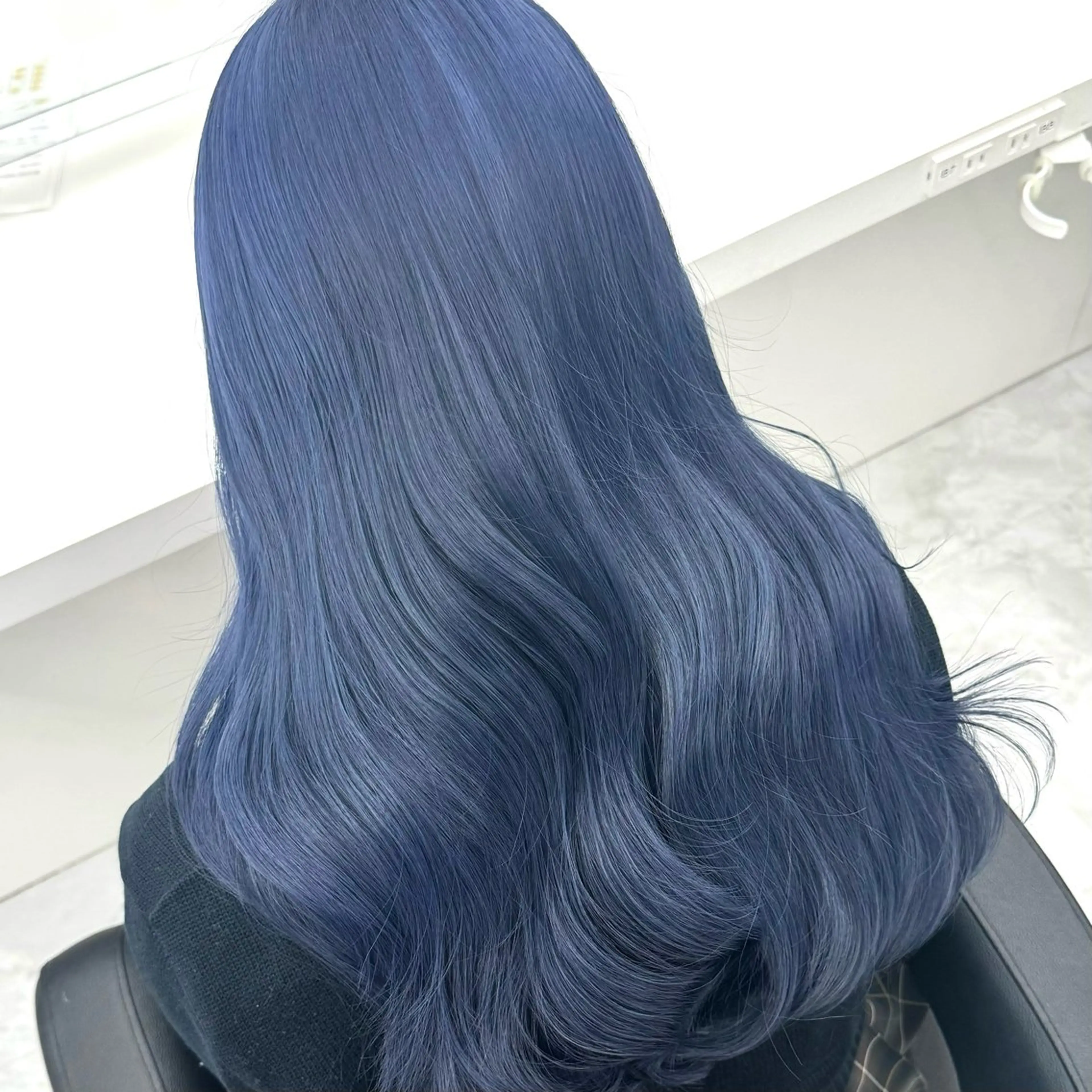 セミロング カラー ベージュカラー 黒髪 ブリーチ ブルーカラー ブルーブラック ヘアカラー トリートメント ハイトーン/ 髪質改善/上質艶髪のヘアスタイル