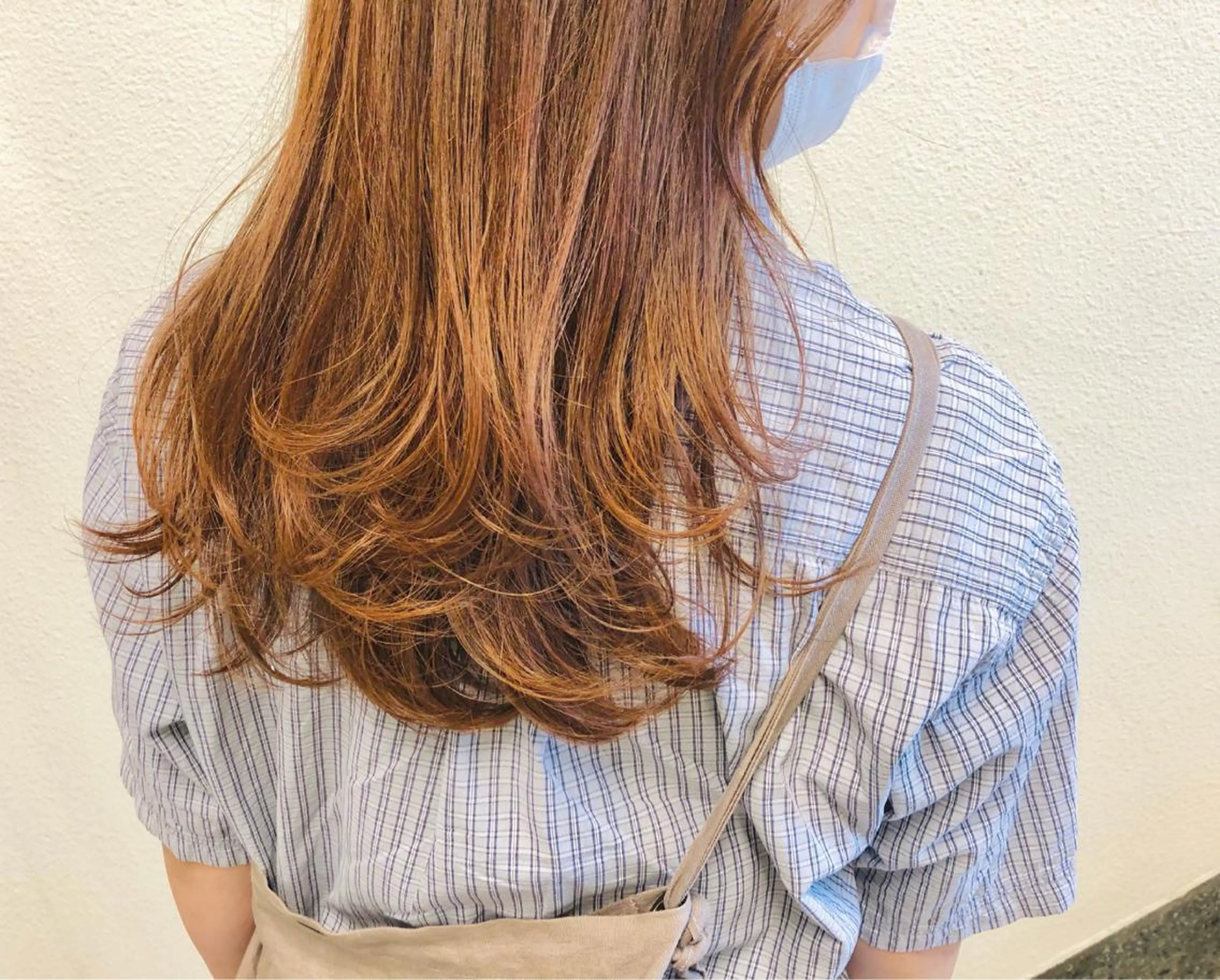 セミロング カラー ベージュカラー ブリーチ ブリーチなしカラー オレンジ オレンジベージュ カット ヘアカラー トリートメント 🌼こやま かおり🌼のヘアスタイル
