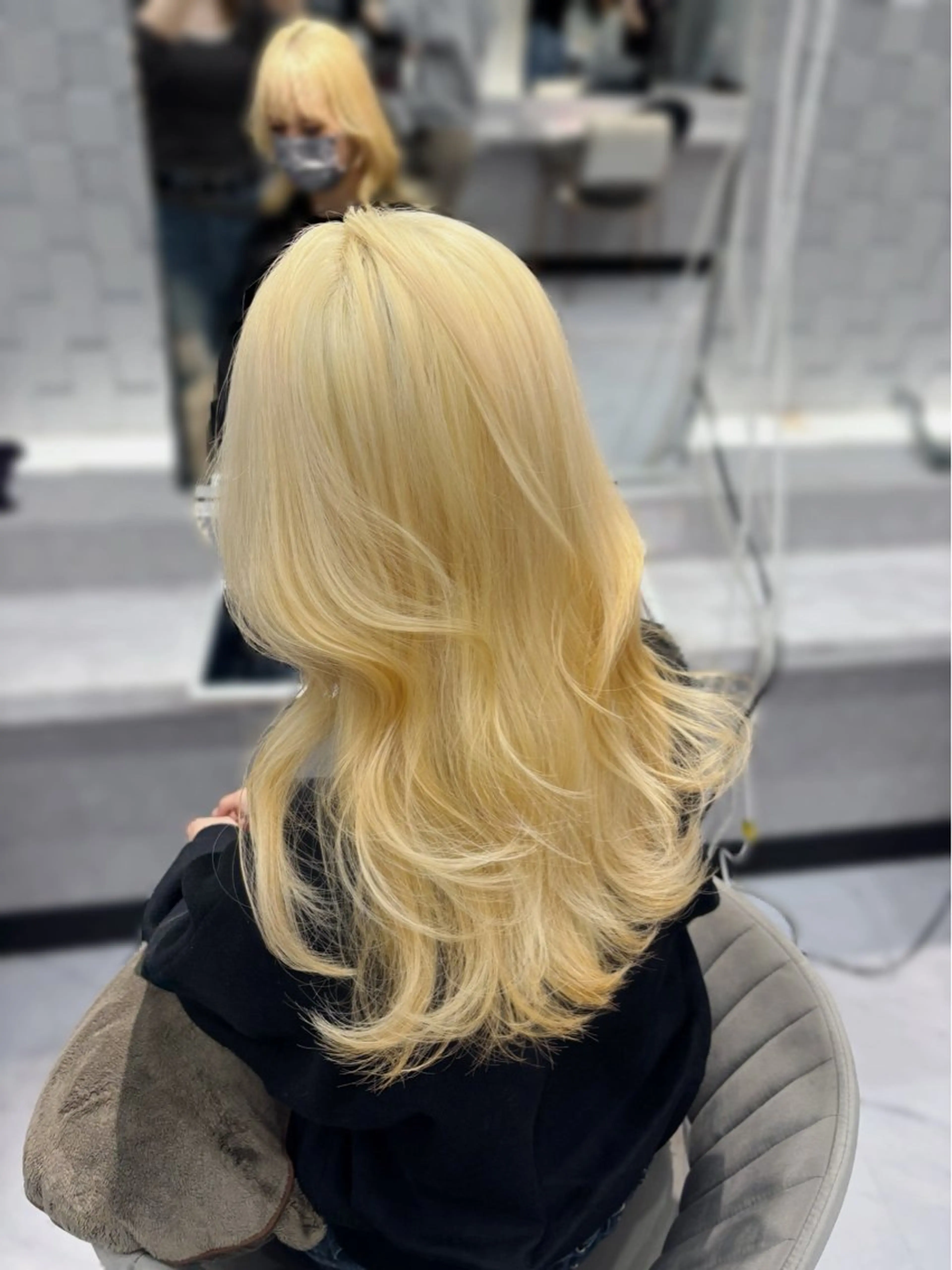セミロング カラー ブリーチ 抜きっぱなしブロンド ブロンド カット ヘアカラー chii /xenaのヘアスタイル