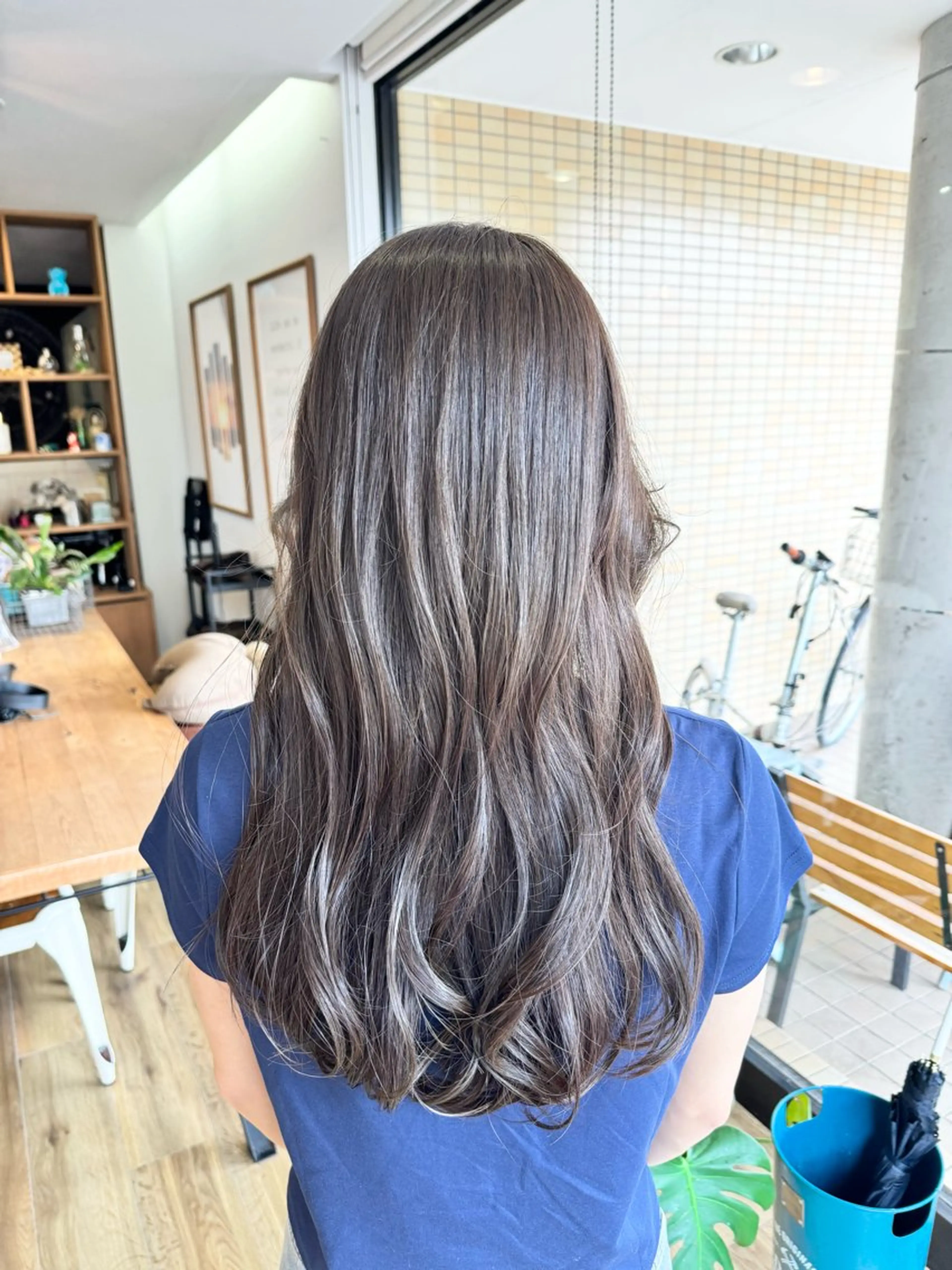 ロング カラー グレージュ オリーブグレージュ オリーブグレー ヘアカラー トリートメント ツキダテ ユイのヘアスタイル