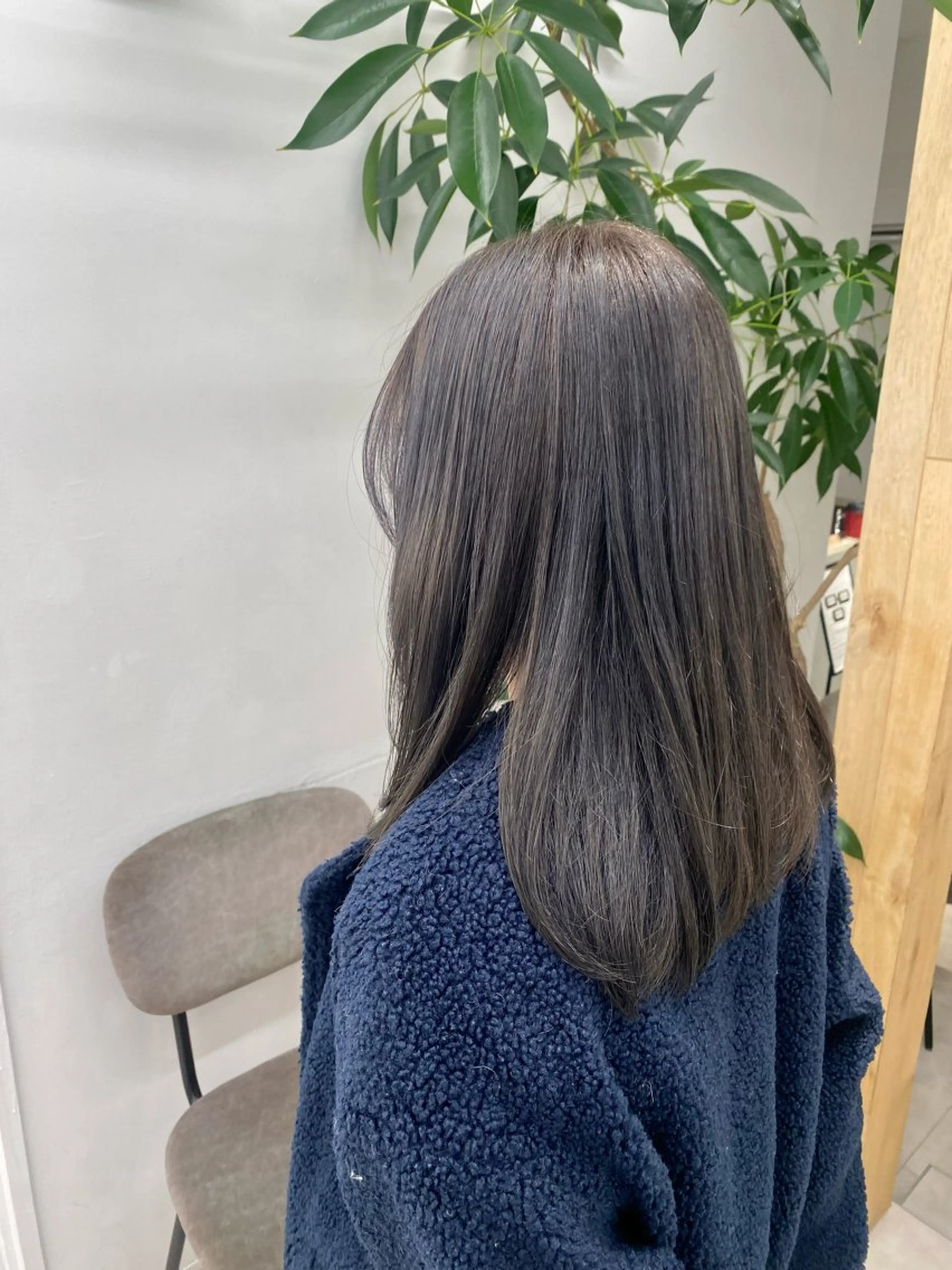 カラー ブリーチ 透明感カラー グレージュ オリーブグレージュ オリーブグレー ヘアカラー Lomalia @hayaのヘアスタイル