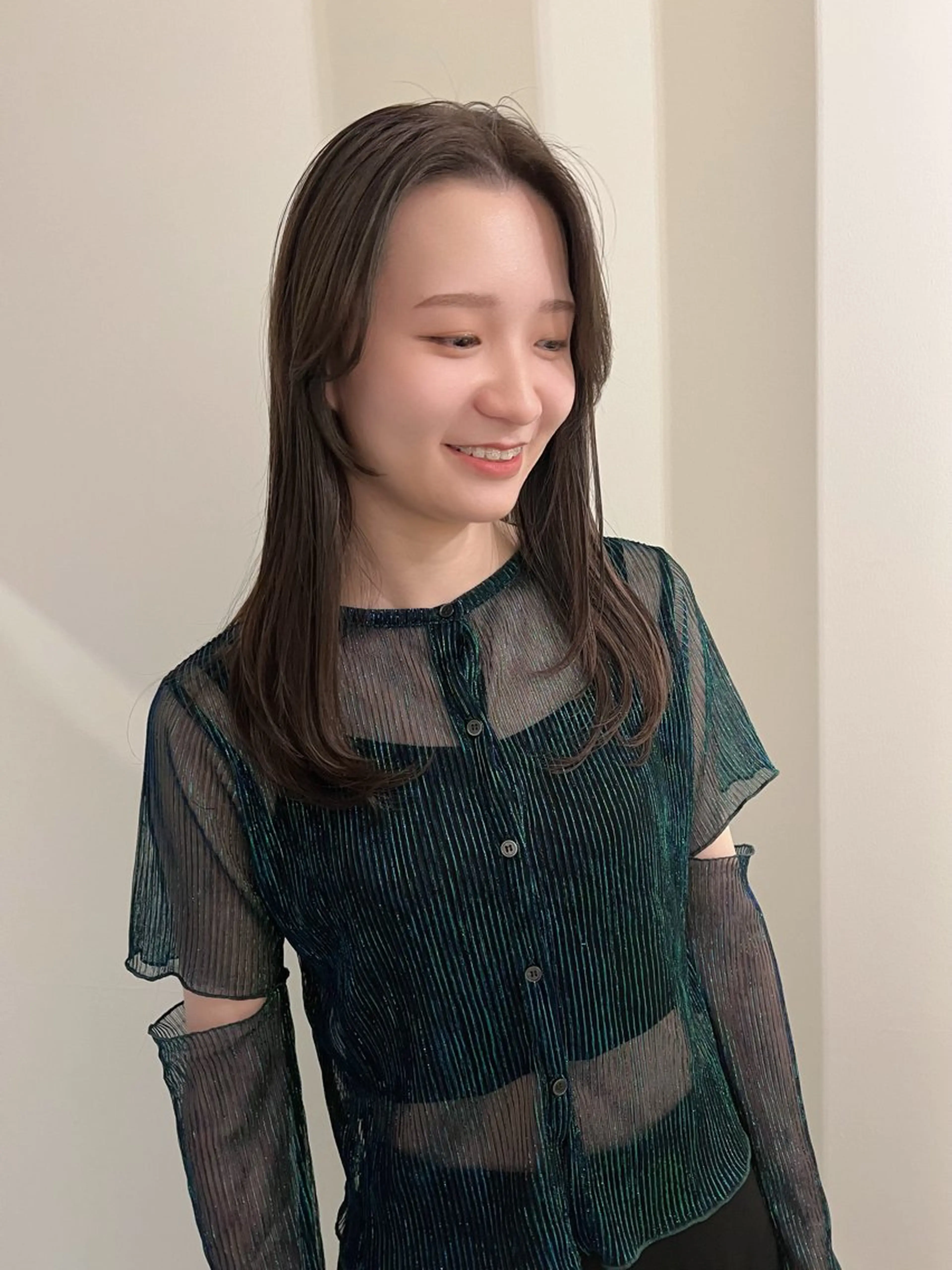 セミロング カラー 透明感カラー グレージュ カット ヘアカラー トリートメント 工藤 梨花のヘアスタイル