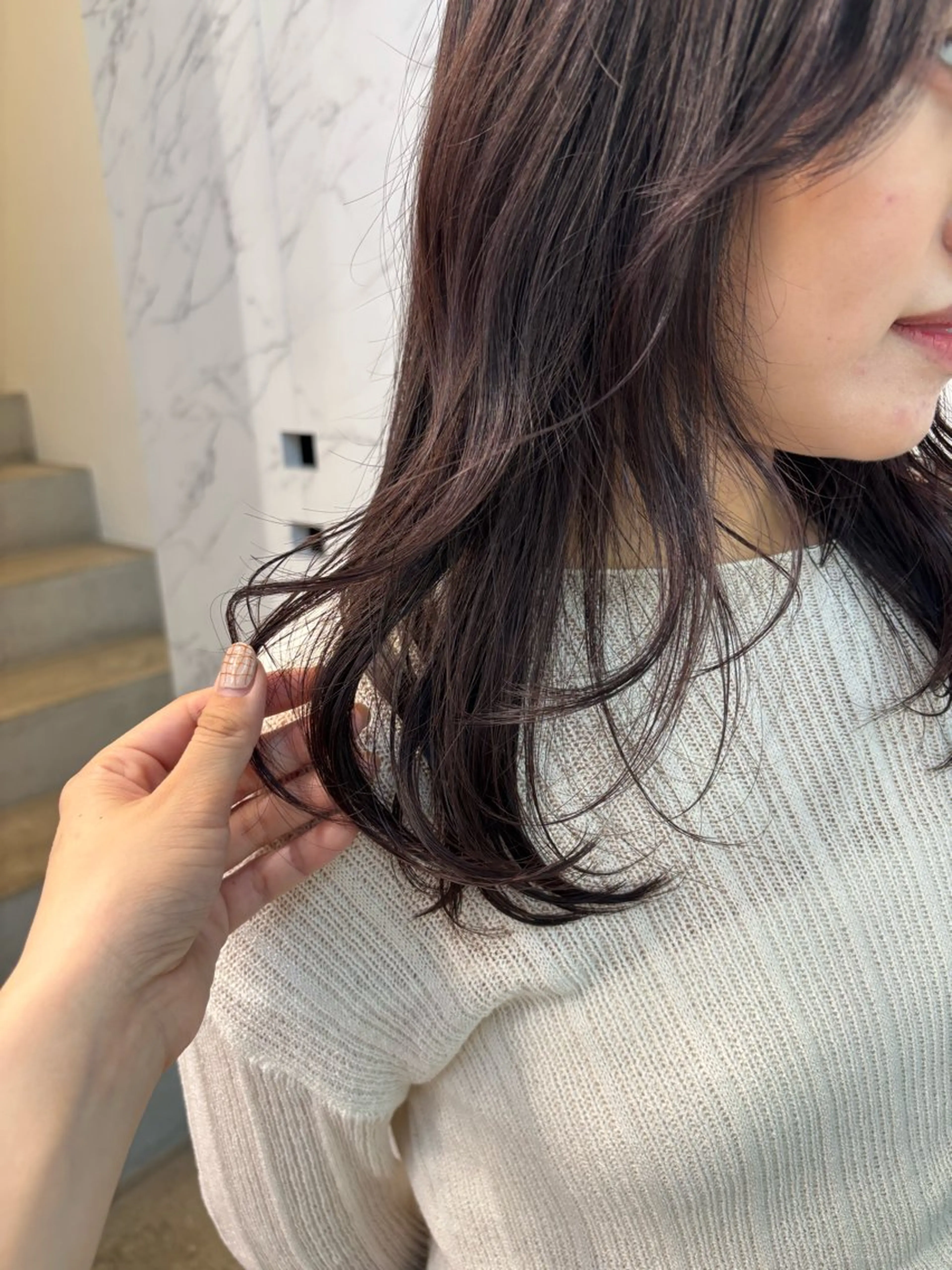 セミロング mio / レイヤーカットモデルのヘアスタイル