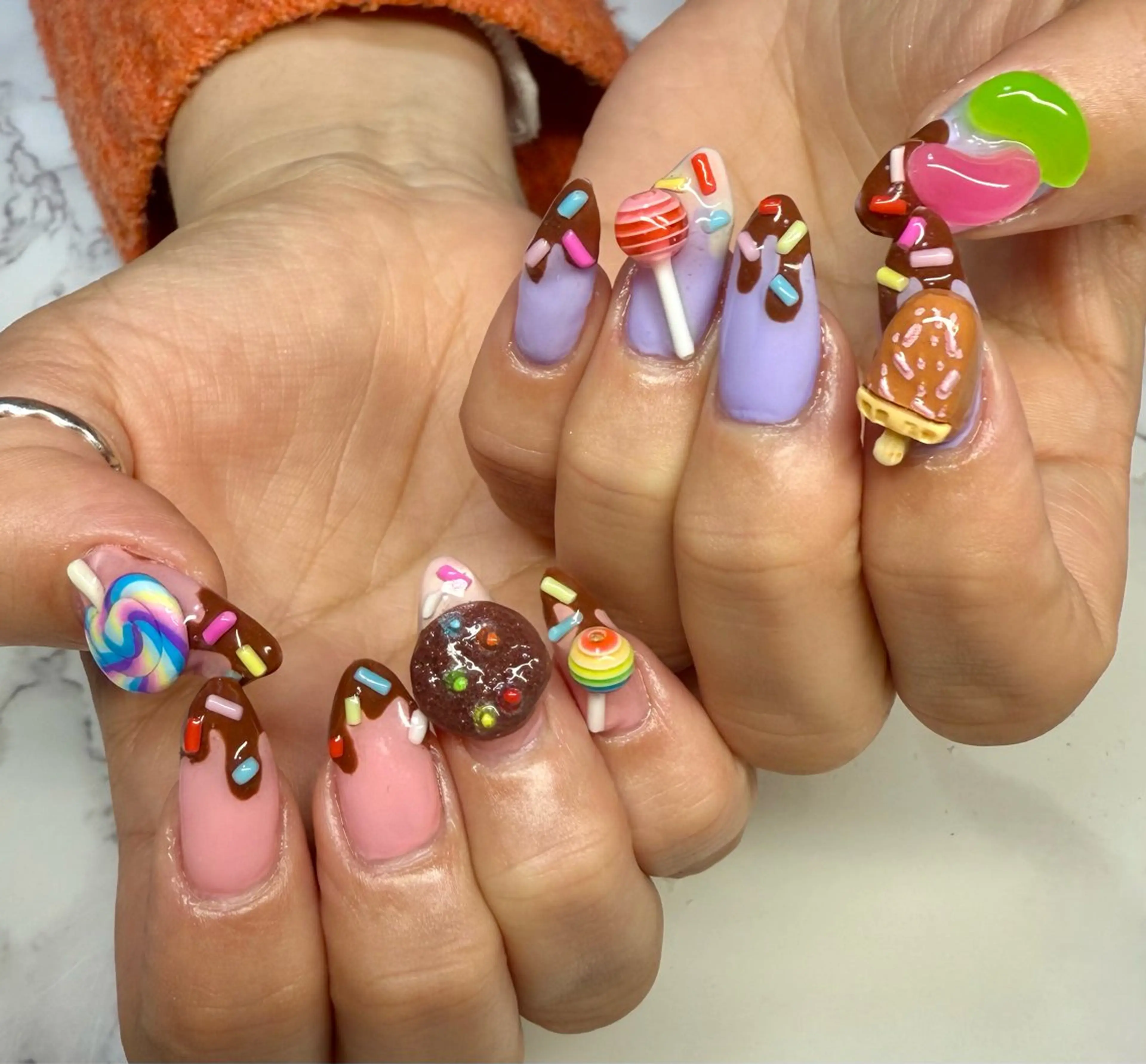 ネイル アートネイル チークネイル フレンチネイル キラキラネイル ラメ(グリッター) M.N_ nailのネイルデザイン