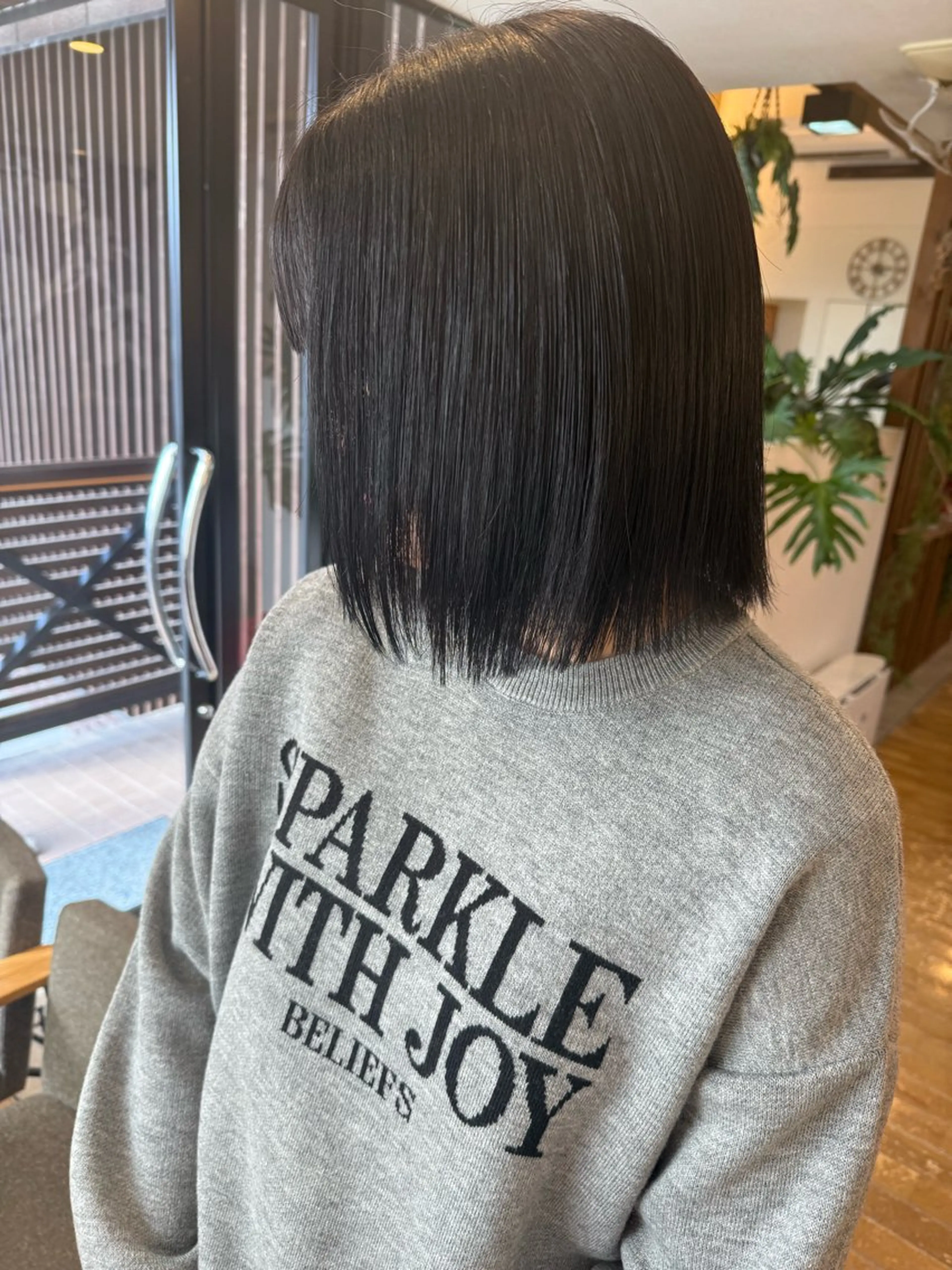 ミディアム カラー 切りっぱなしボブ ボブ 顔周りカット レイヤーカット SAKURA beauty Limb所属・中農 有梨恵のヘアスタイル