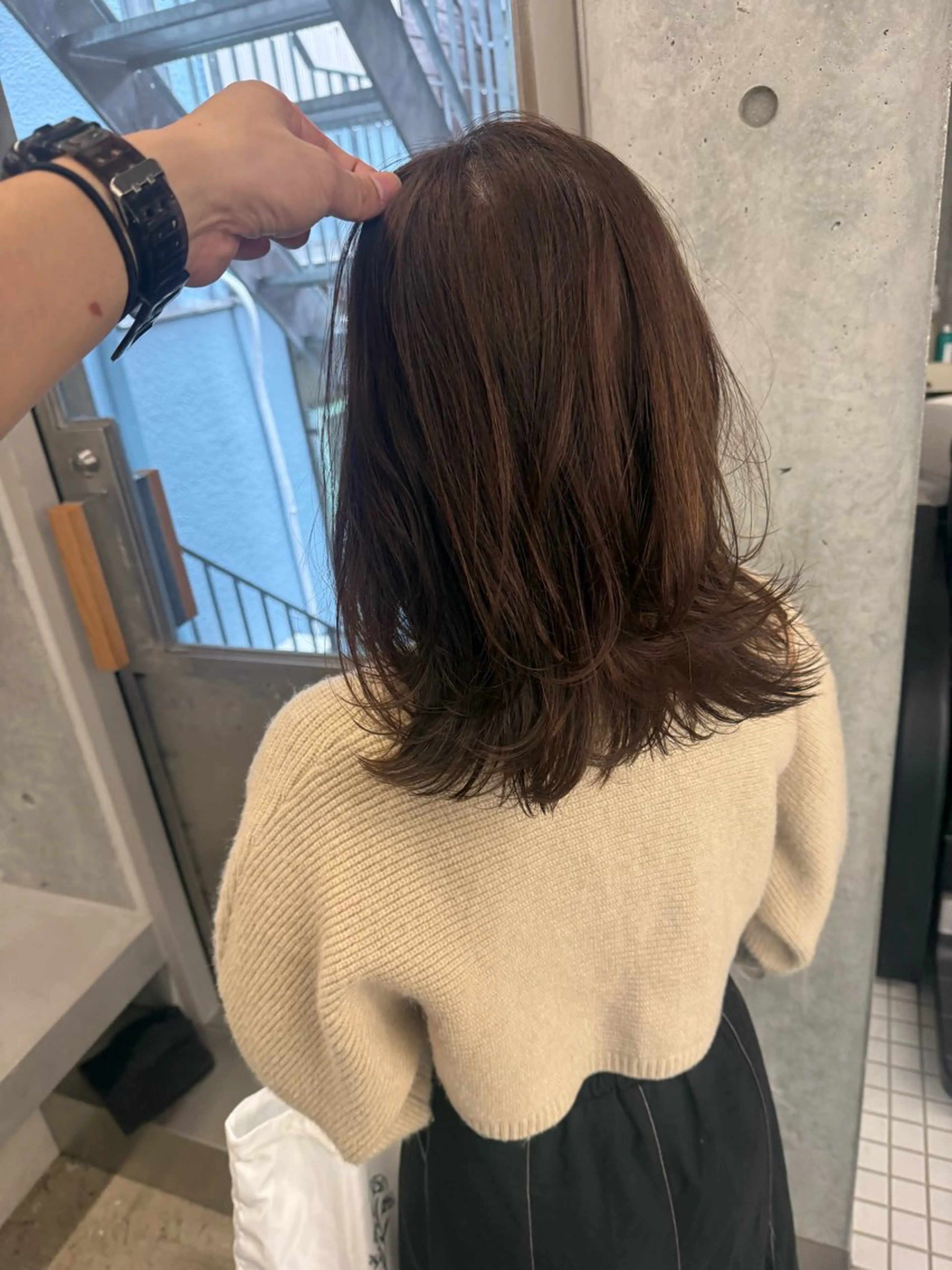 ミディアム カラー ミディアムレイヤー アッシュ ベージュカラー ブリーチ 透明感カラー カット ヘアカラー 日本一丁寧なカット/ 小林輝🍀︎のヘアスタイル