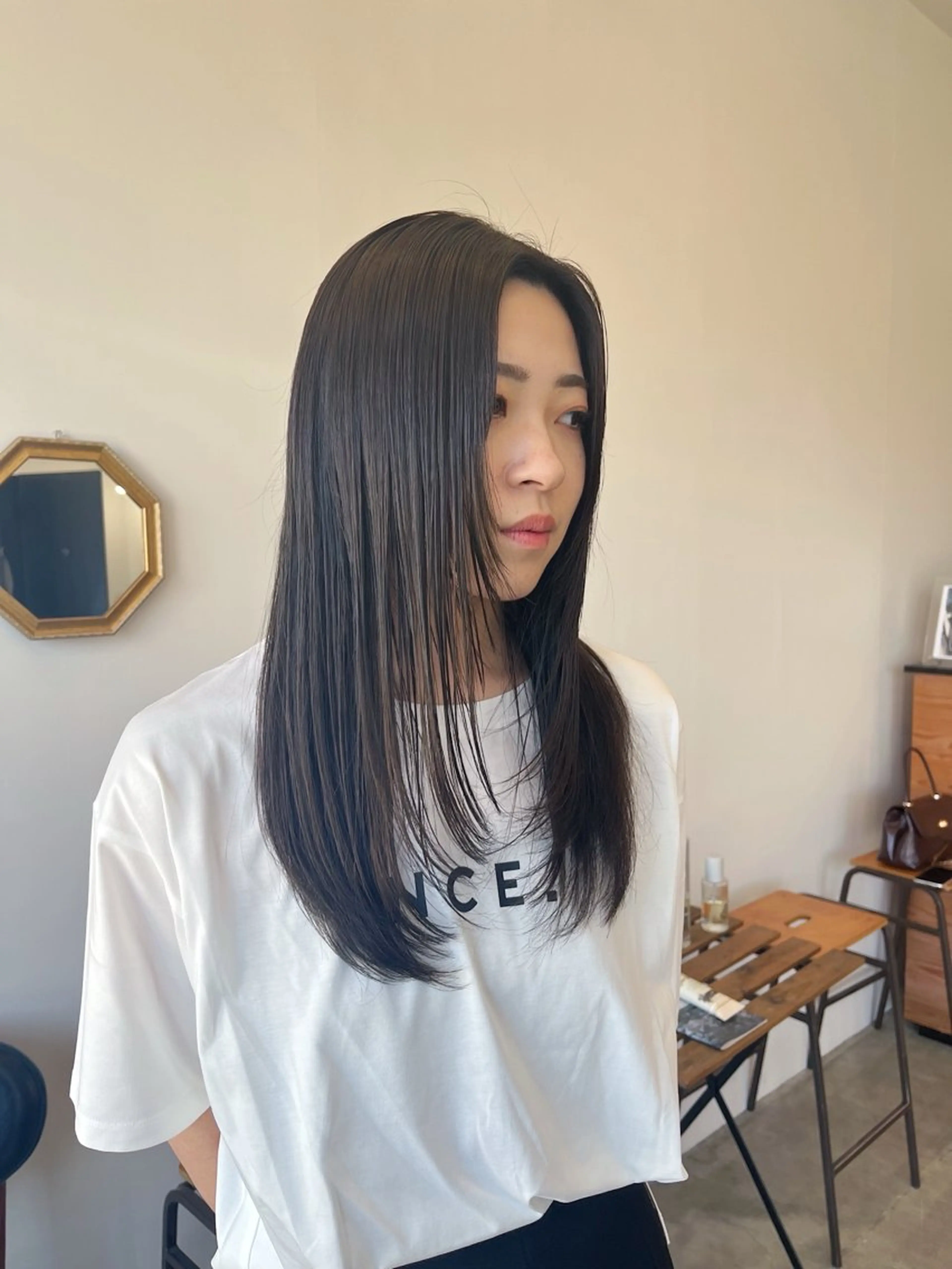 セミロング 顔まわりレイヤー レイヤーカット 荒川泰輝 /オリーブカラーのヘアスタイル