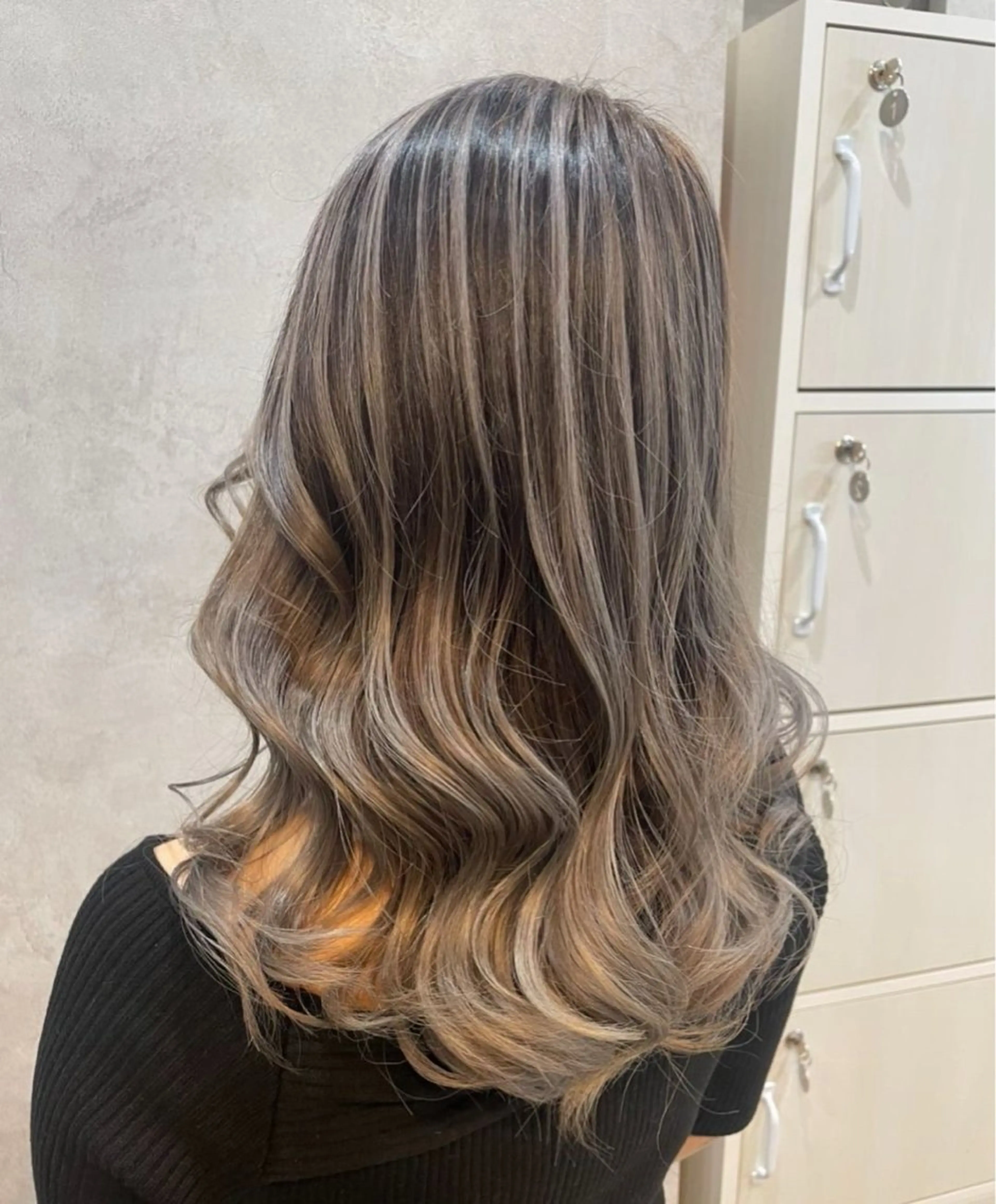 ロング カラー ヘアカラー ✨韓国艶髪✨ケア ブリーチ🫧アキラのヘアスタイル