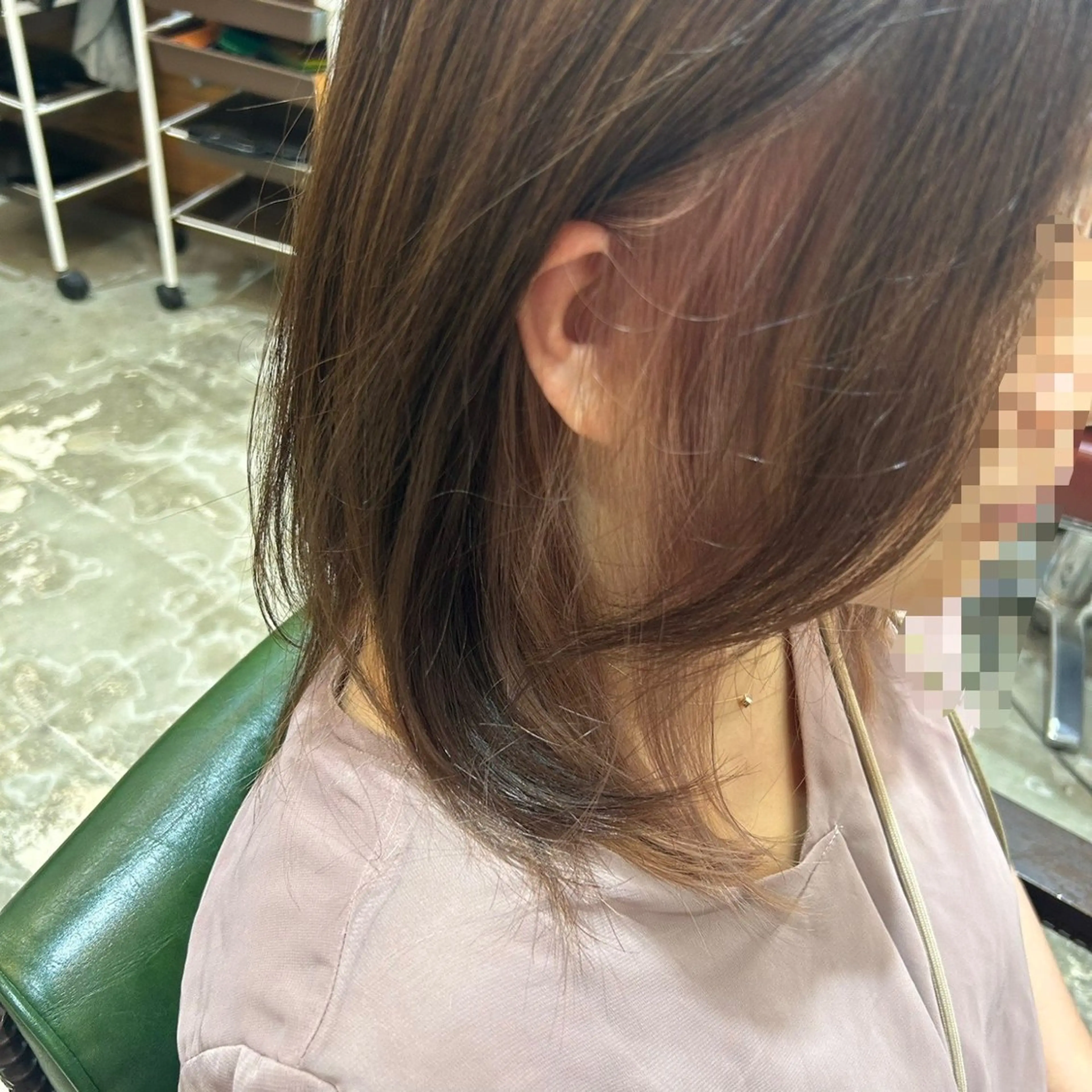ミディアム カラー カット ヘアカラー トリートメント 若狭 彩花のヘアスタイル