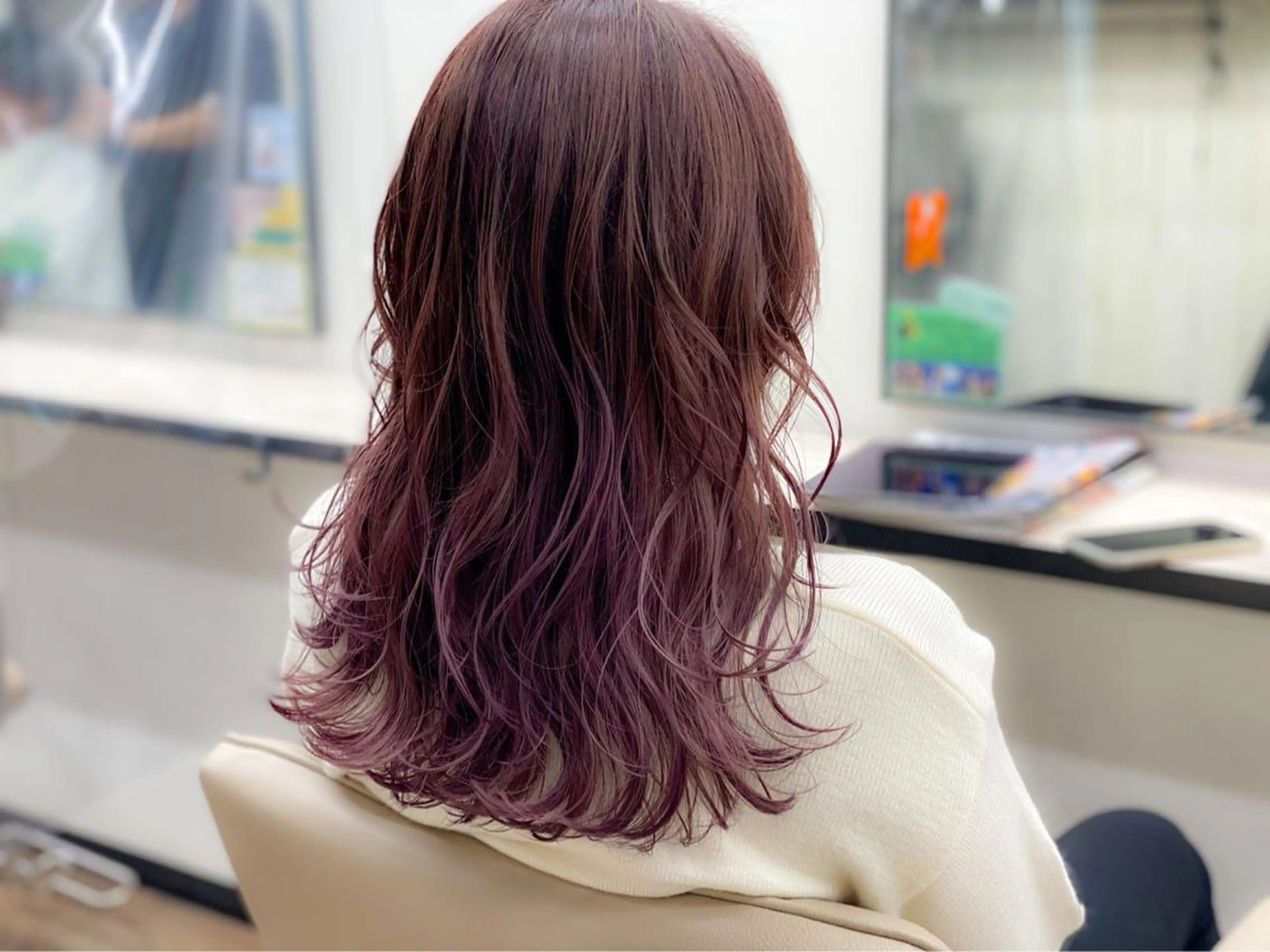 セミロング カラー イヤリングカラー グラデーションカラー インナーカラー ヨシンモリ ⭐️N° blao 名古屋栄【髪質改善】のヘアスタイル