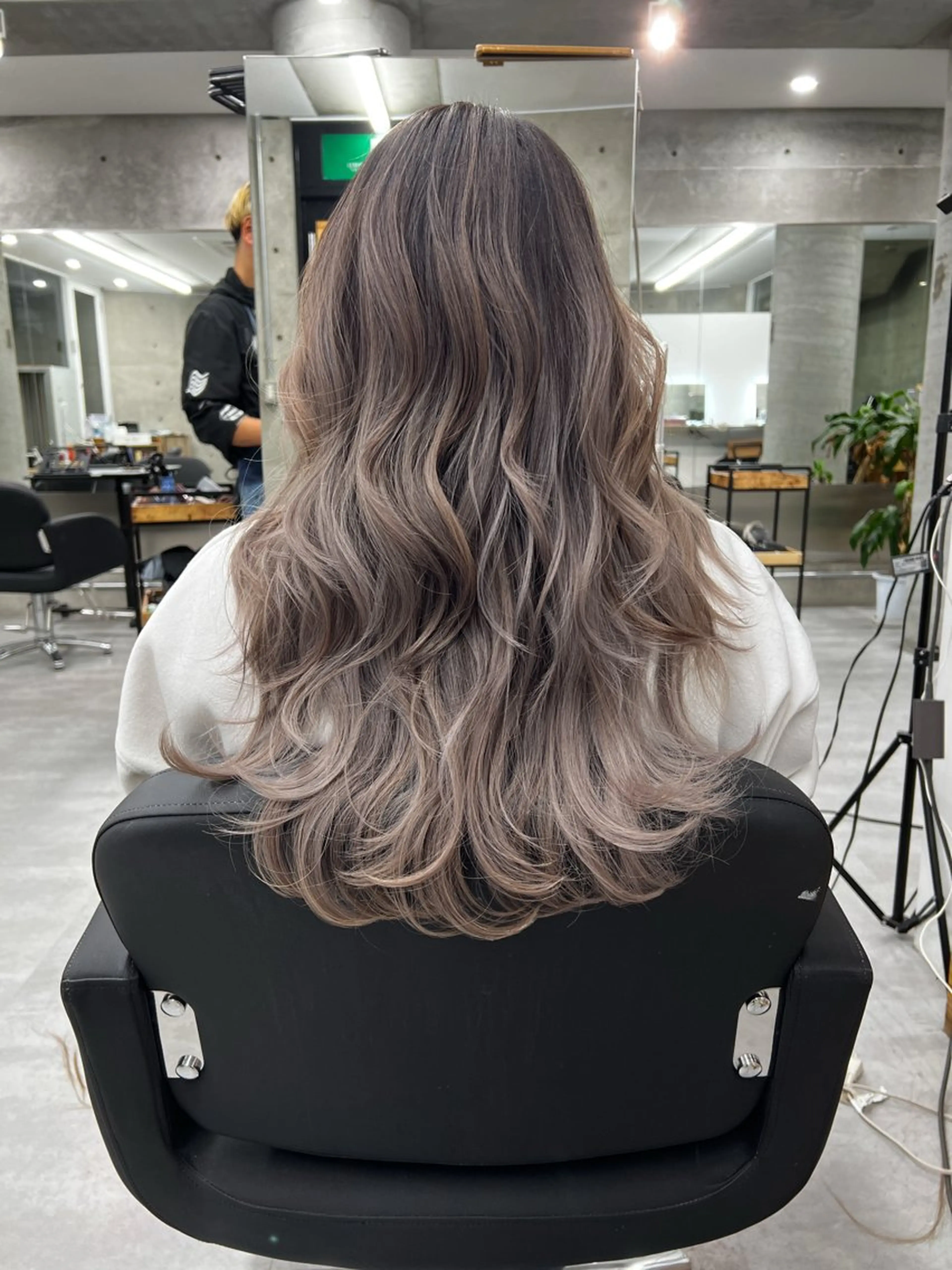 ロング カラー バレイヤージュ ブリーチ レイヤーカット ヘアカラー トリートメント welring hair salon所属・welring hair salonのヘアスタイル