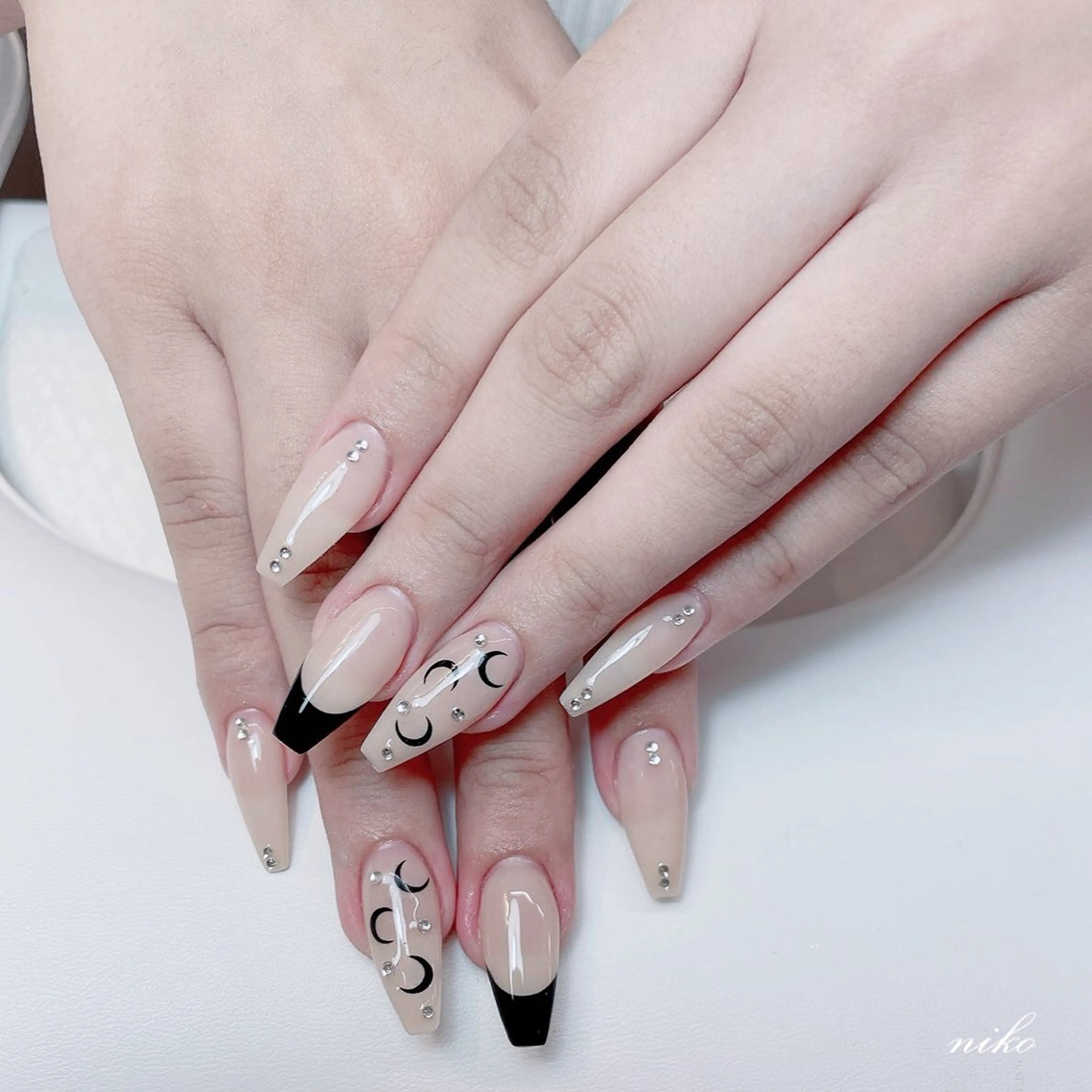 ネイル チークネイル 長さ出し フラッシュネイル フットネイル フレンチネイル Niko nailサロンのネイルデザイン