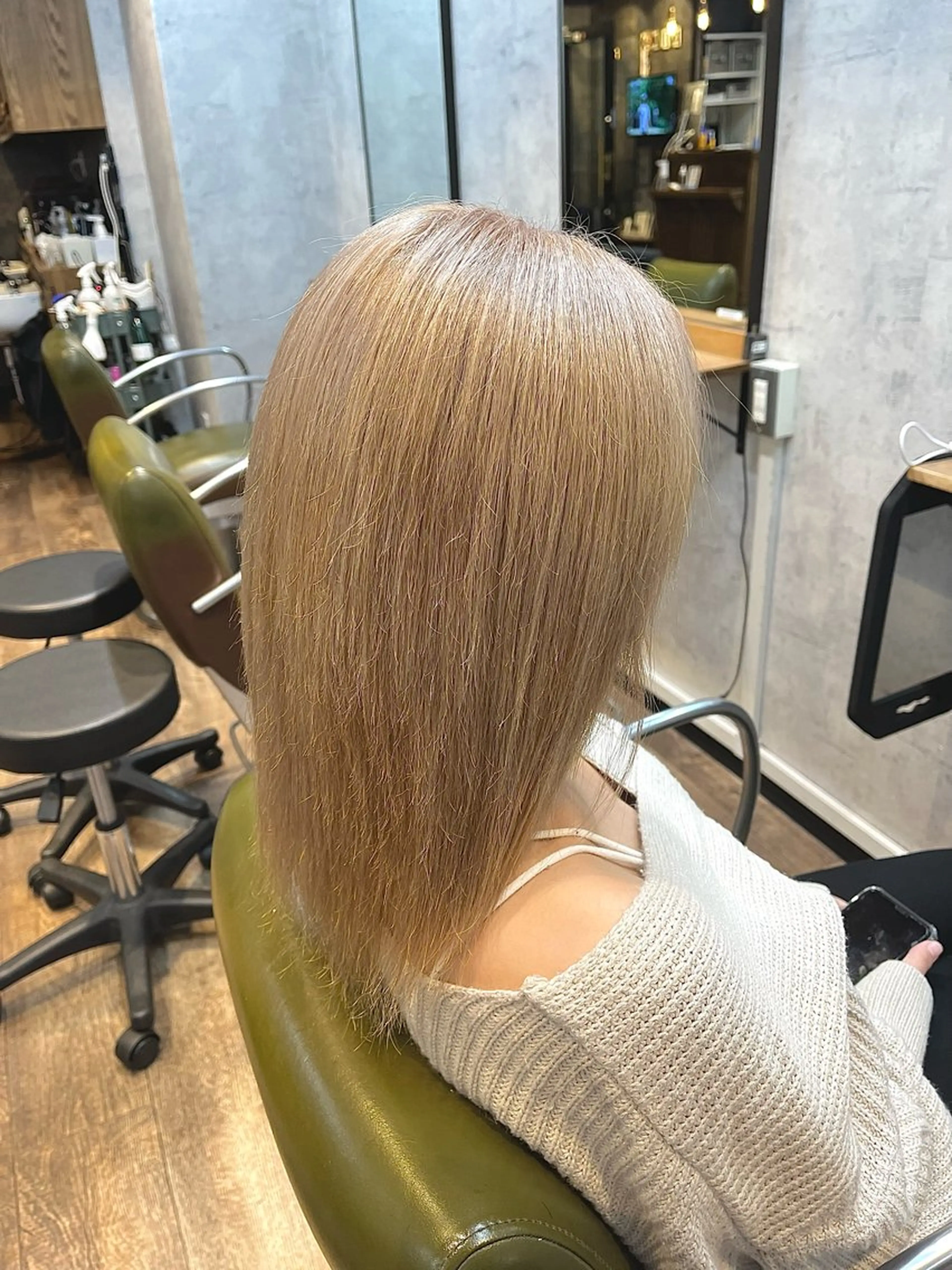 ミディアム カラー ベージュカラー ミルクティーベージュ 松井 敬太郎のヘアスタイル