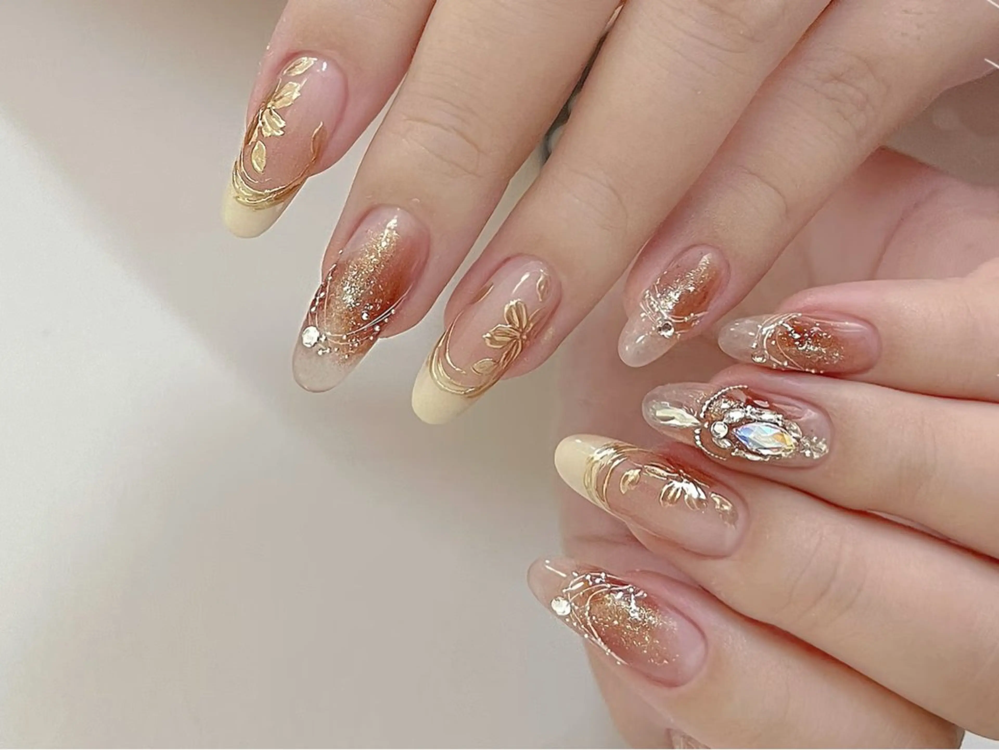 ネイル アートネイル べっ甲ネイル チークネイル 長さ出し フットネイル ハンドネイル ハンドケア ラッキーネイルサロン 西川口東口店のネイルデザイン