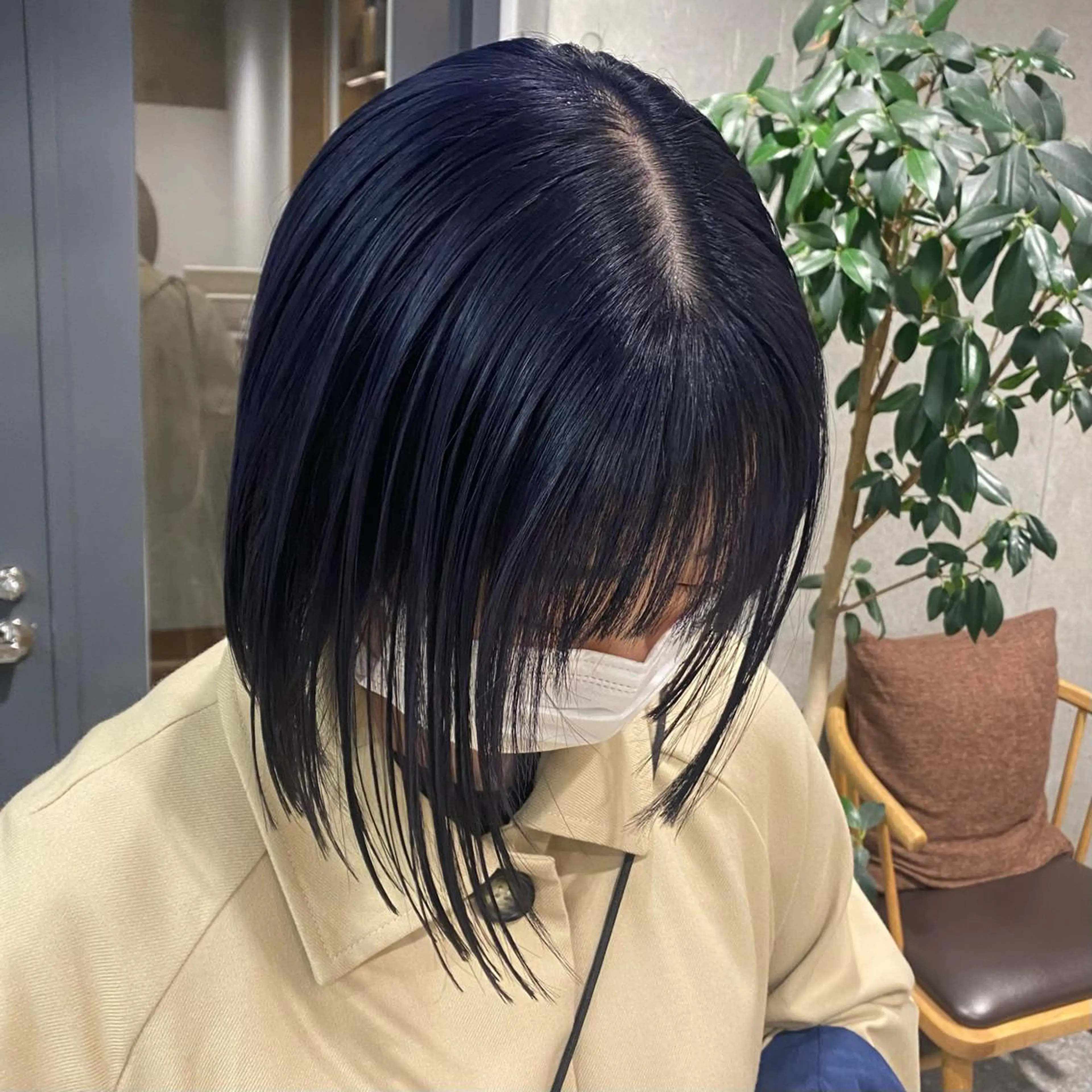ショート カラー ブリーチ ネイビーカラー パープルカラー ヘアカラー トリートメント Yahiko ハイトーンのヘアスタイル