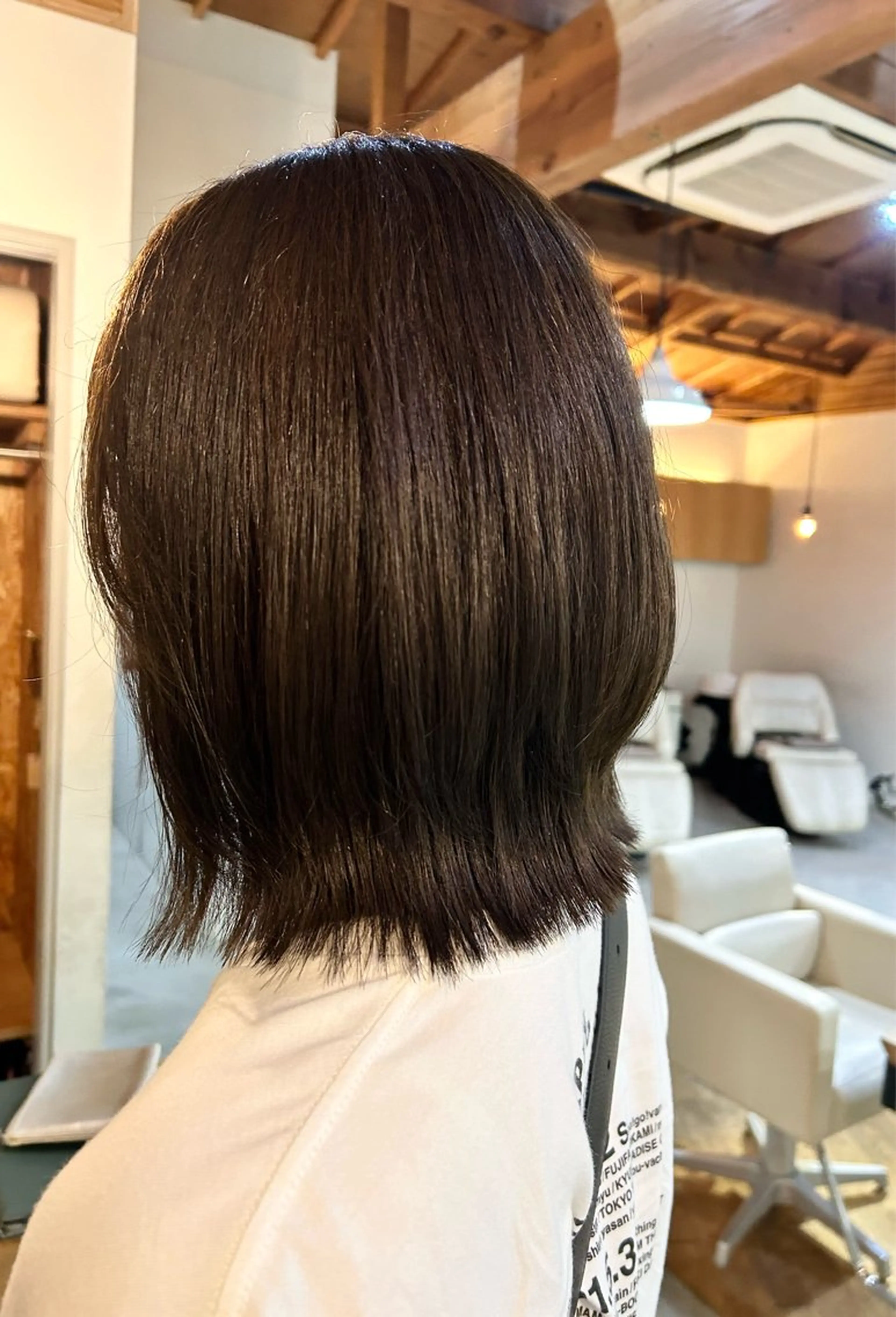 ミディアム カラー 切りっぱなしボブ ボブレイヤー ベージュカラー 透明感カラー ボブ カット ヘアカラー 室岡 桃子のヘアスタイル