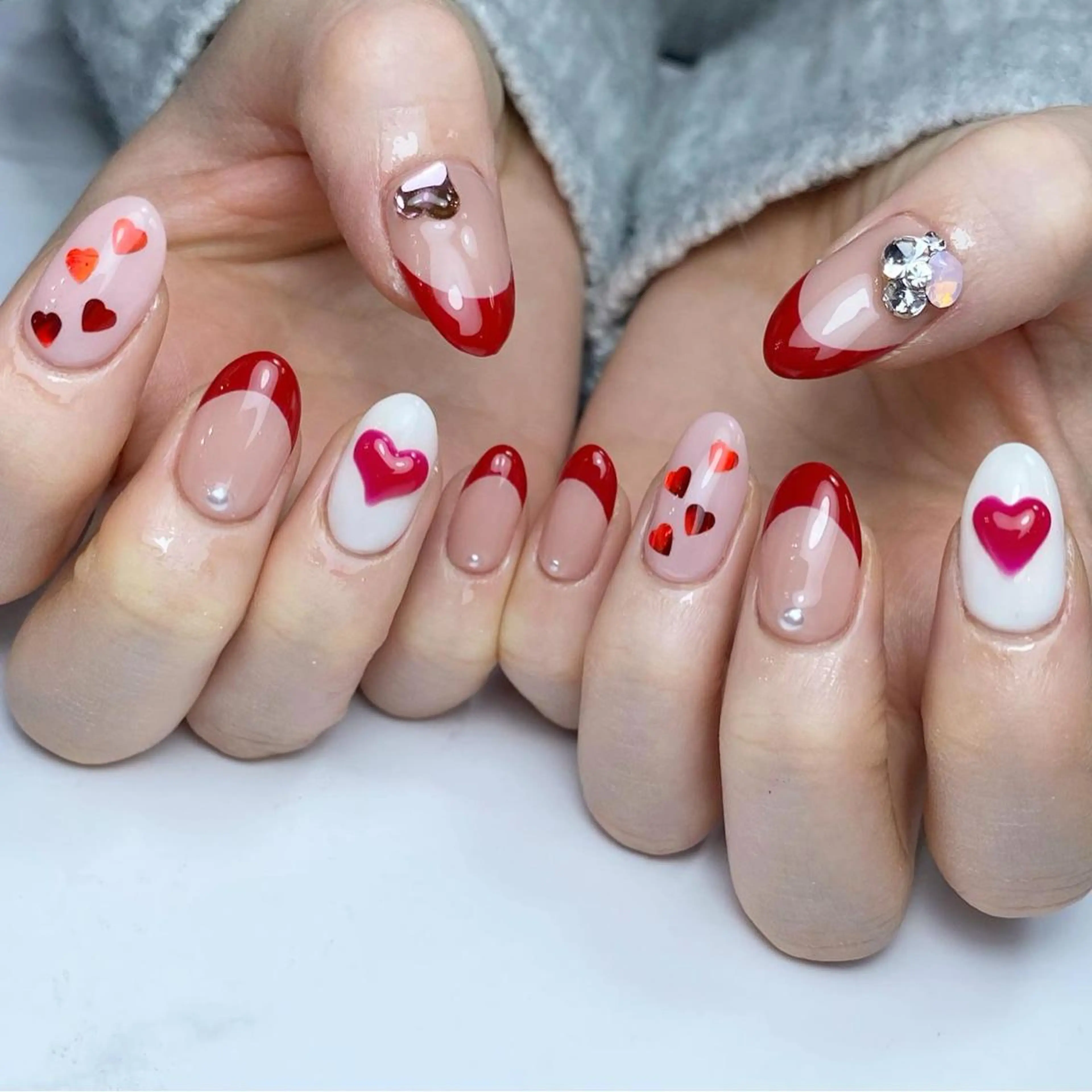 ネイル フレンチネイル ハート 赤色 バレンタイン ハンドネイル Nail ameria megu所属・ameria meguのネイルデザイン