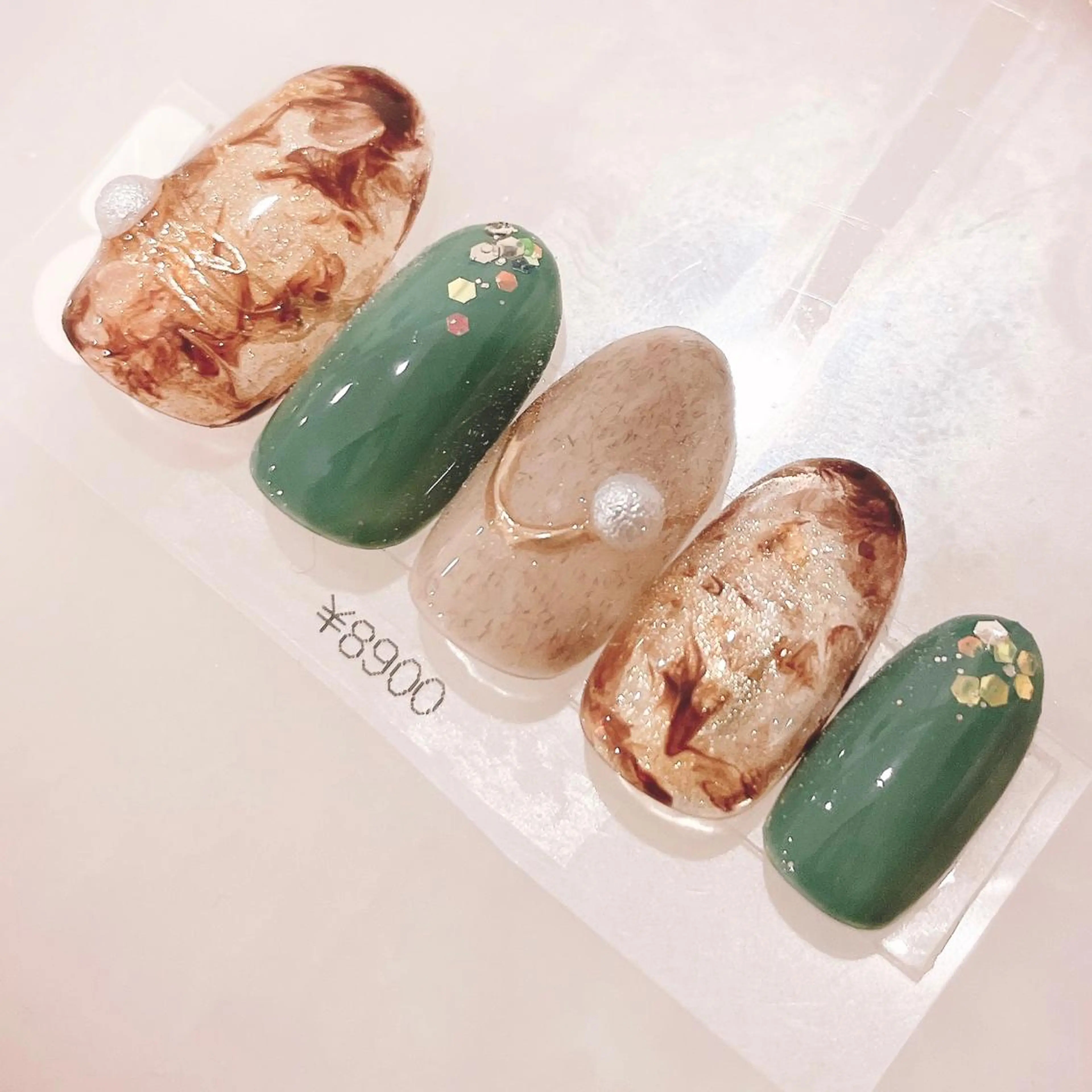 ネイル アートネイル グリーン ミラーネイル ニュアンスネイル ハンドネイル CHIARA nailsのネイルデザイン