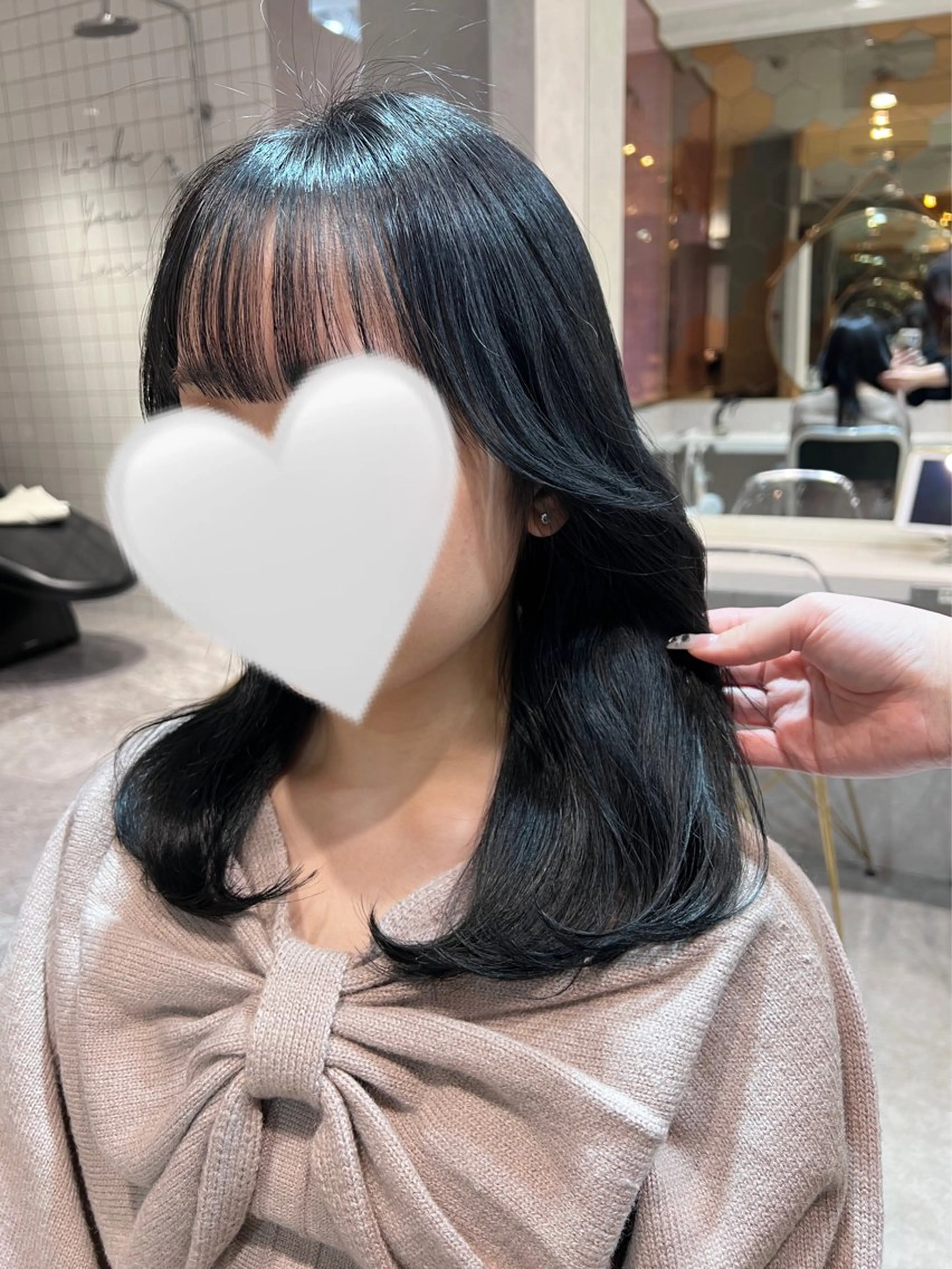 ミディアム くびれヘア 顔周りカット 🎀しゅな/韓国 レイヤー/透明感♡のヘアスタイル
