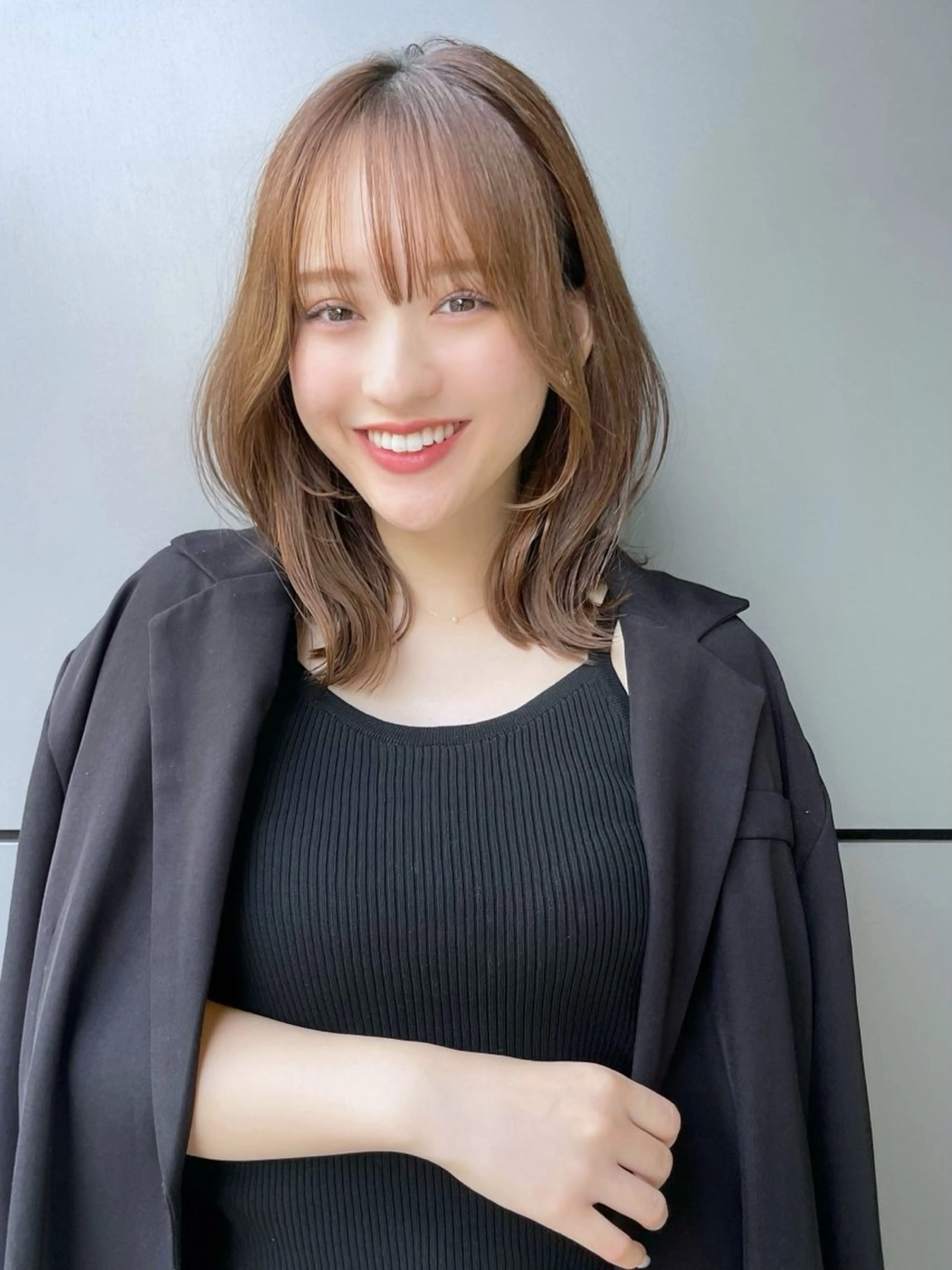 ミディアム ミディアムレイヤー チョコレートブラウン レイヤーカット シースルーバング カット ヘアカラー トリートメント ボブ/デザインカラー /表参道/新井美有紀のヘアスタイル