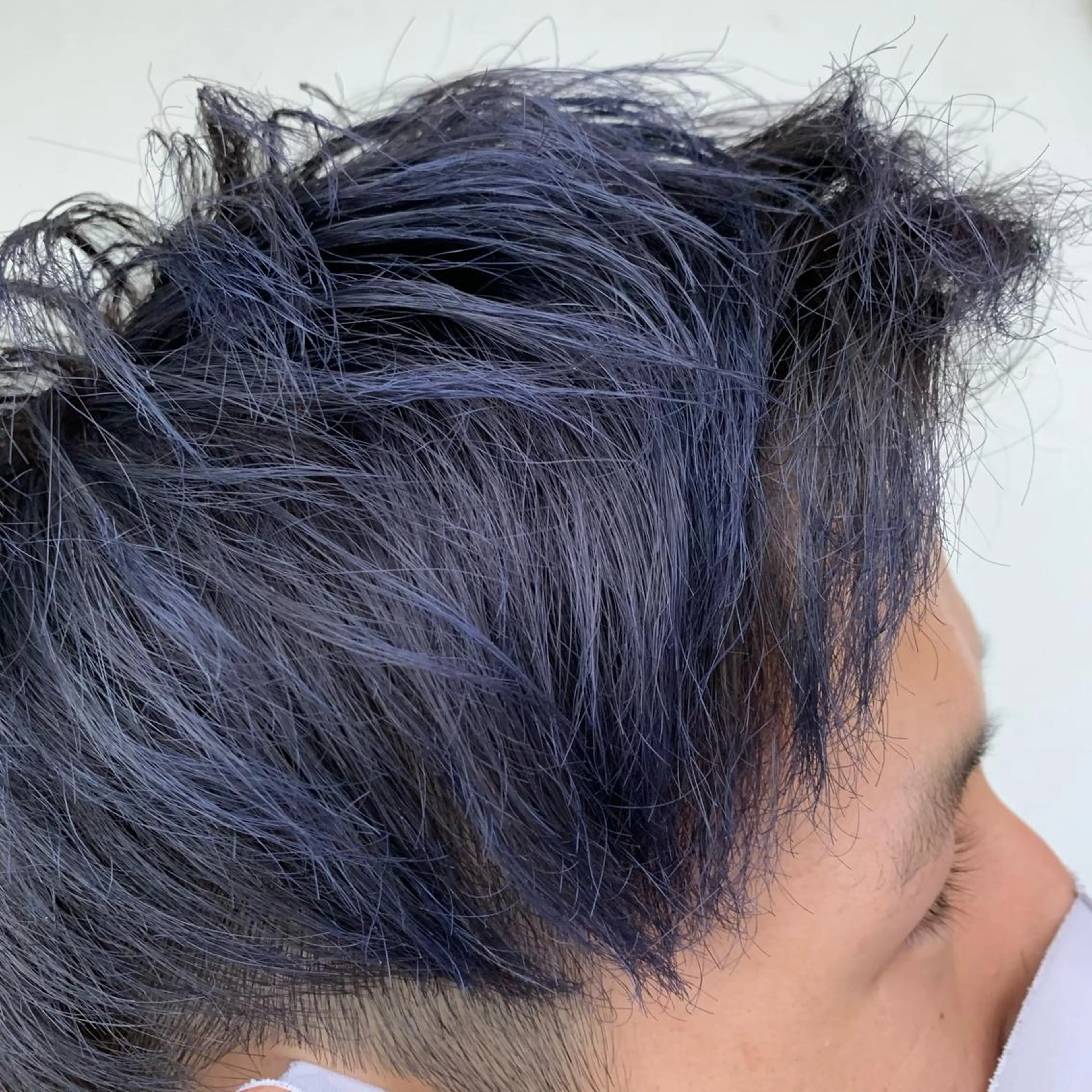 ショート カラー メンズ メンズブリーチ アッシュ アッシュグレー ブリーチ ヘアカラー 山本 知佳のヘアスタイル