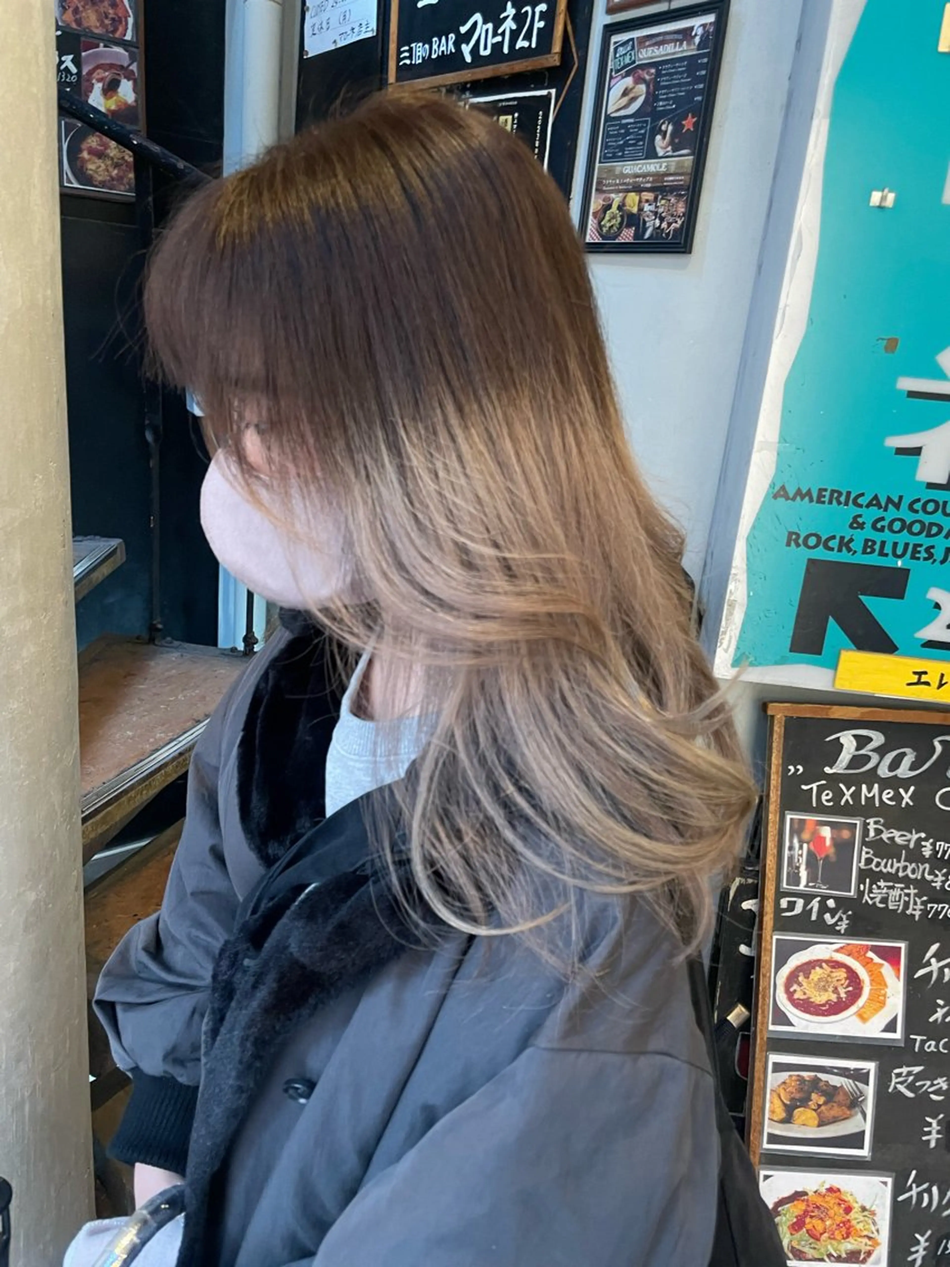 ミディアム ケアブリーチ/ エクステ/レイヤーのヘアスタイル