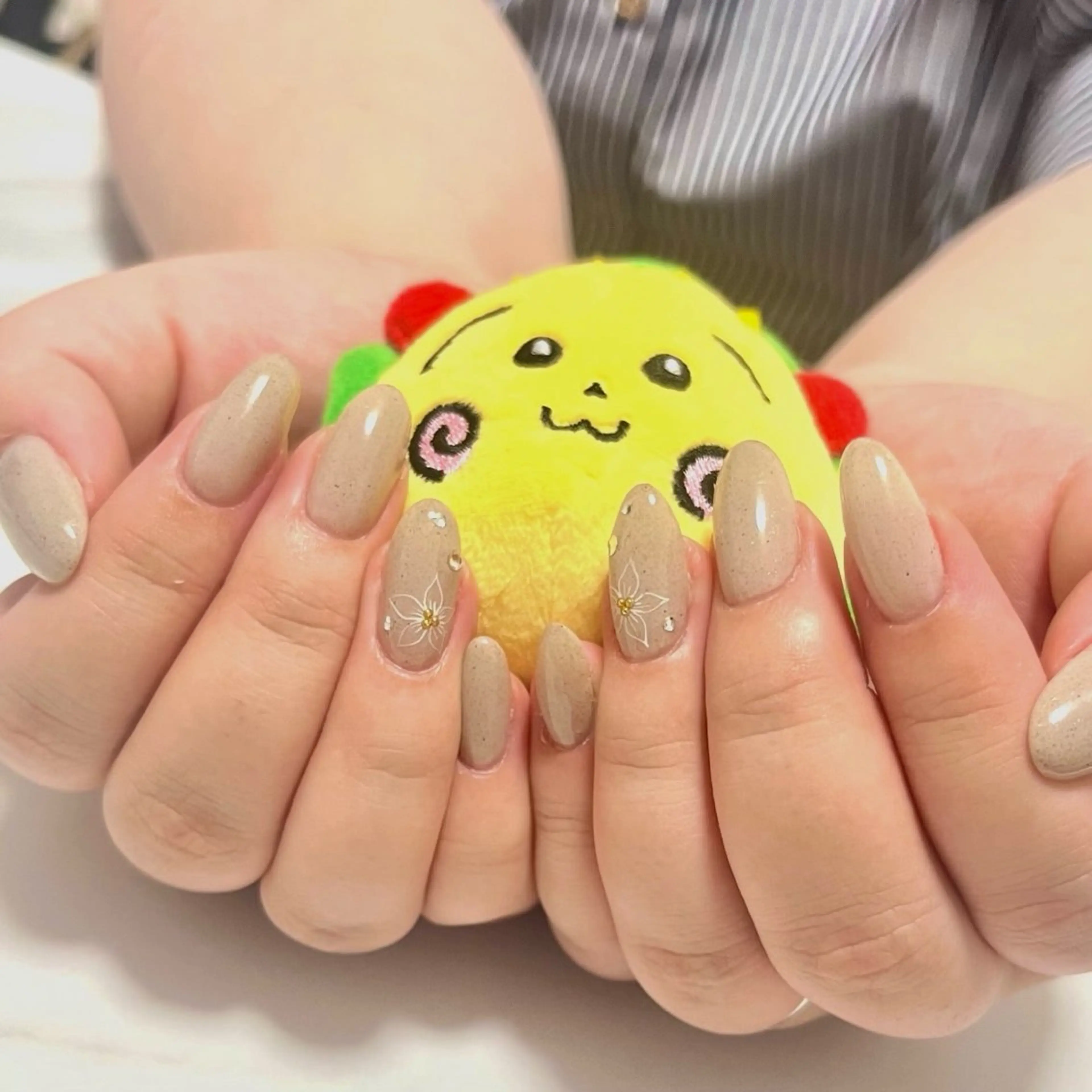 朝9時​〜​限定オフなしハンドジェルネイル長さ出し🌼の写真