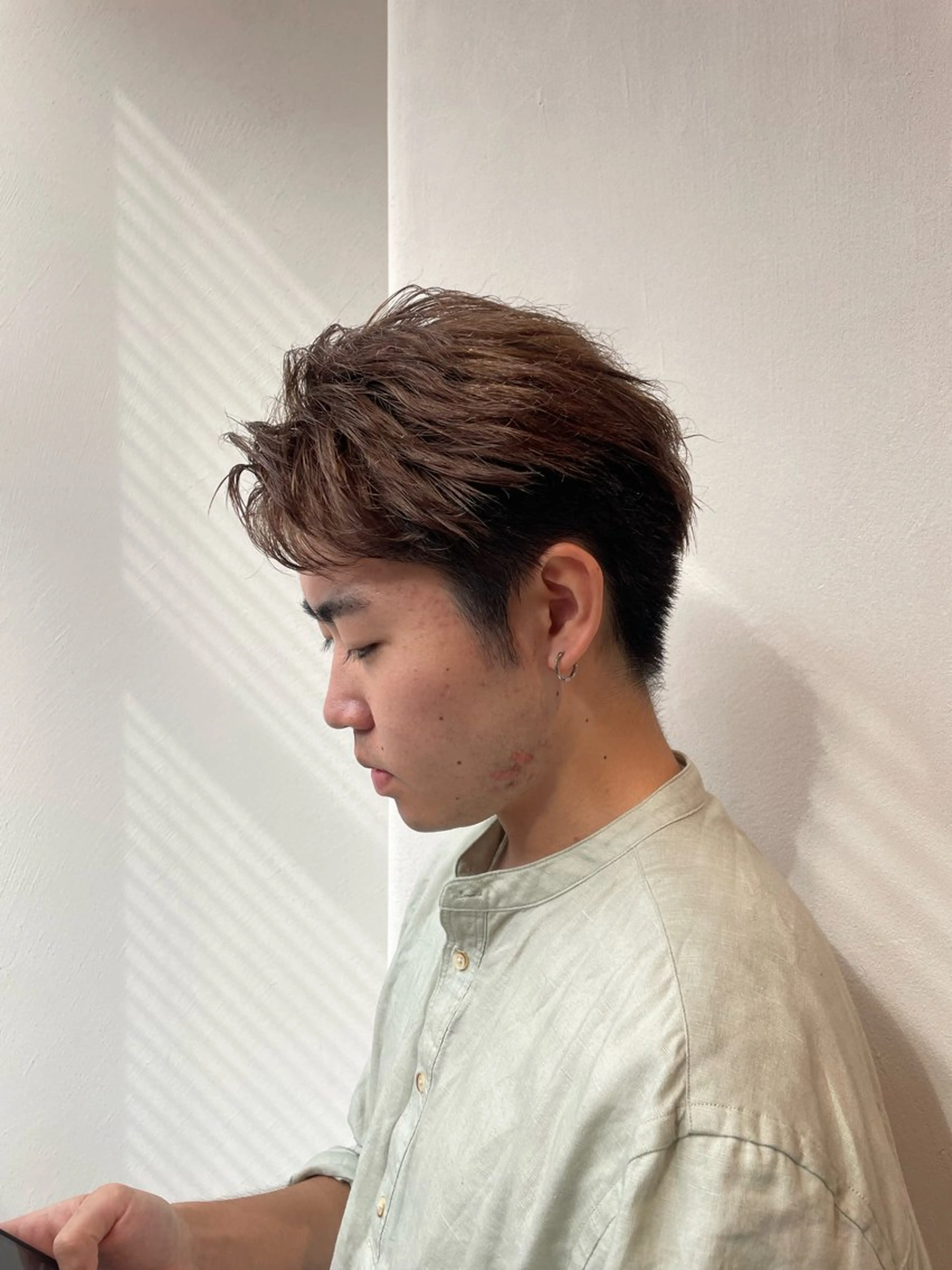 カラー メンズ メンズブリーチ ベージュカラー ブリーチ ミルクティーベージュ ヘアカラー トリートメント 渋谷/垢抜けボブ 髪質改善/ショウゴのヘアスタイル