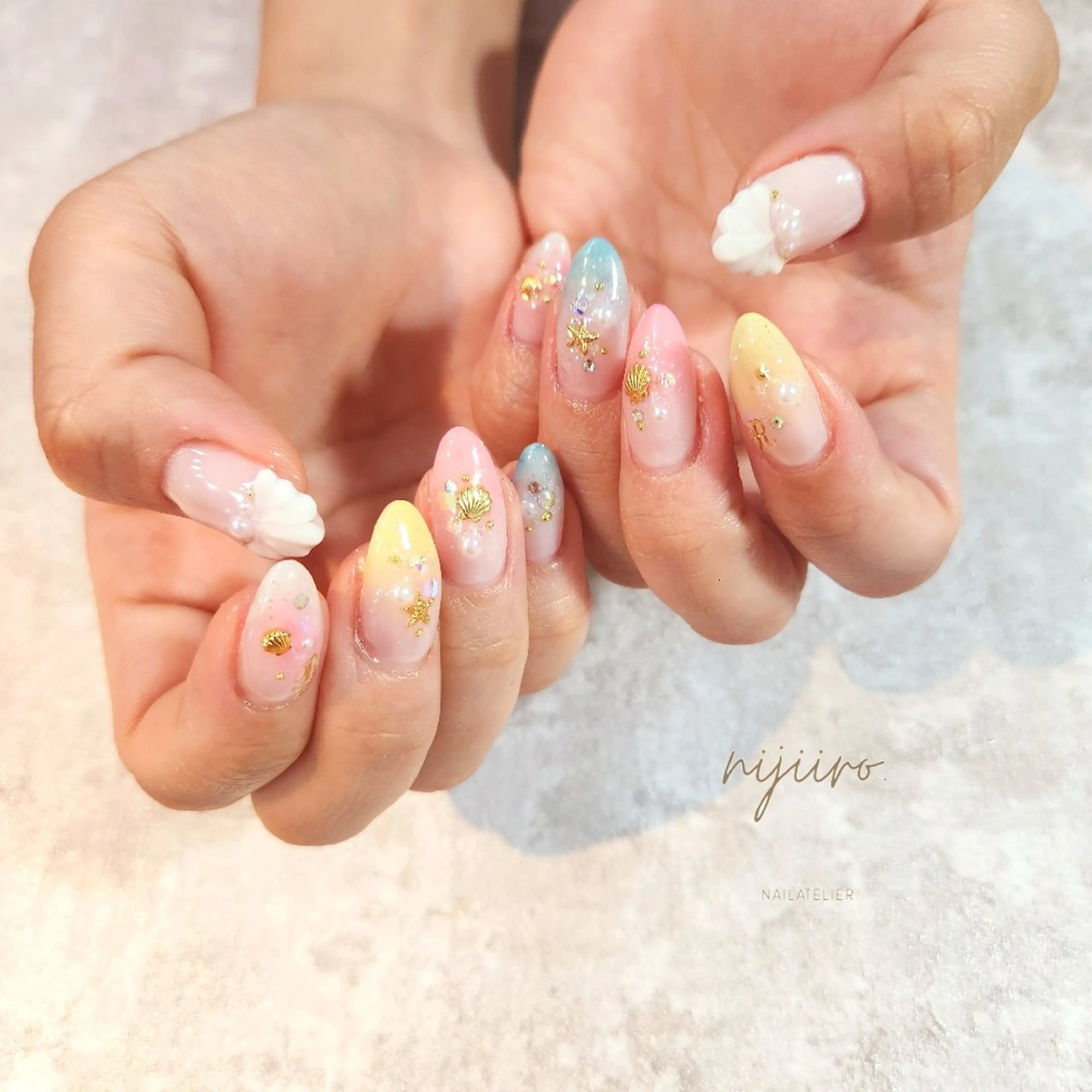 ネイル ハンドネイル nailatelier nijiiro.所属・nijiiro🌈 サトウのネイルデザイン