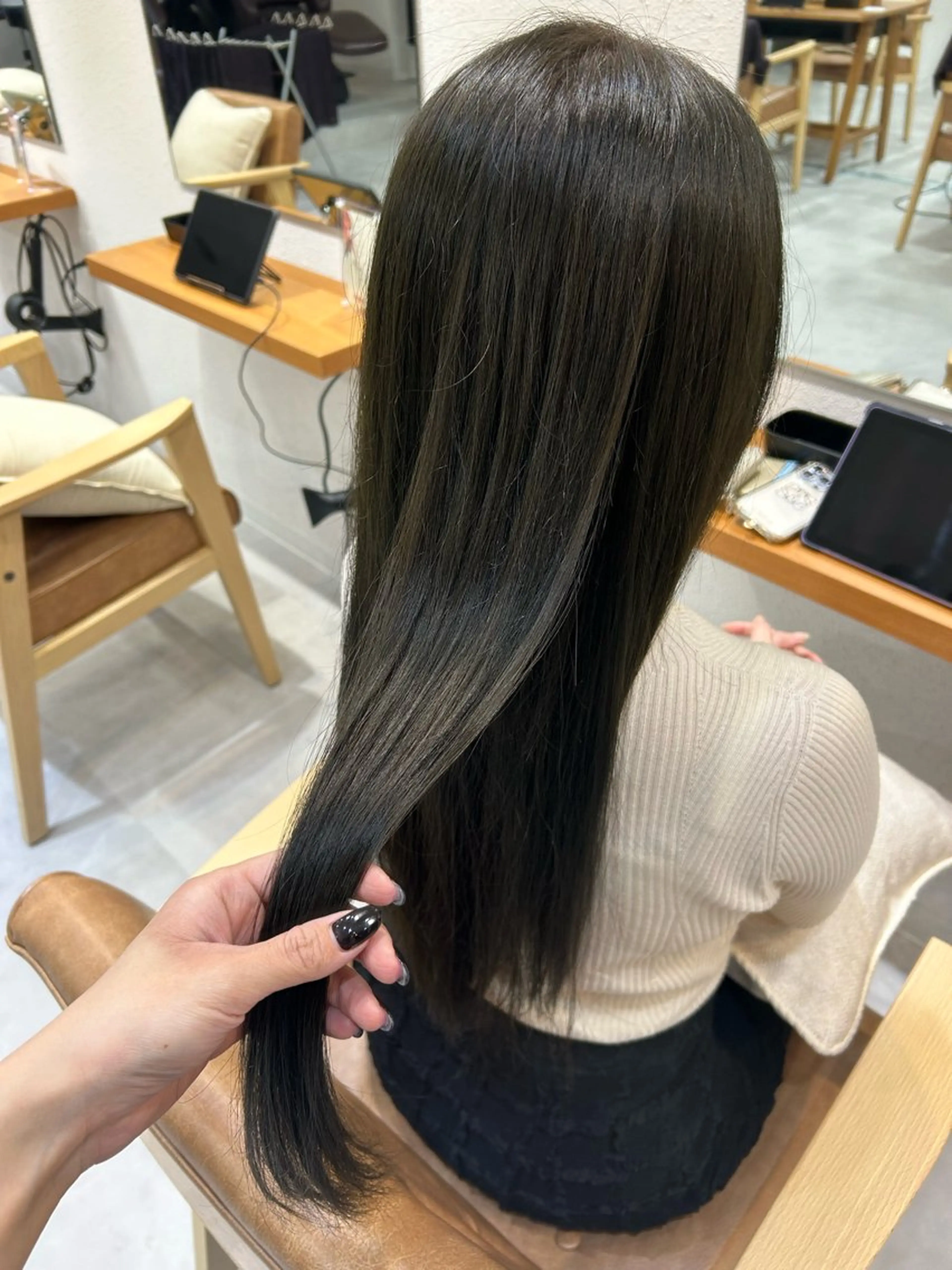 ロング カラー ブリーチ グレージュ ブリーチなしカラー オリーブグレージュ オリーブグレー shy  by branch所属・伊豆 由奈のヘアスタイル
