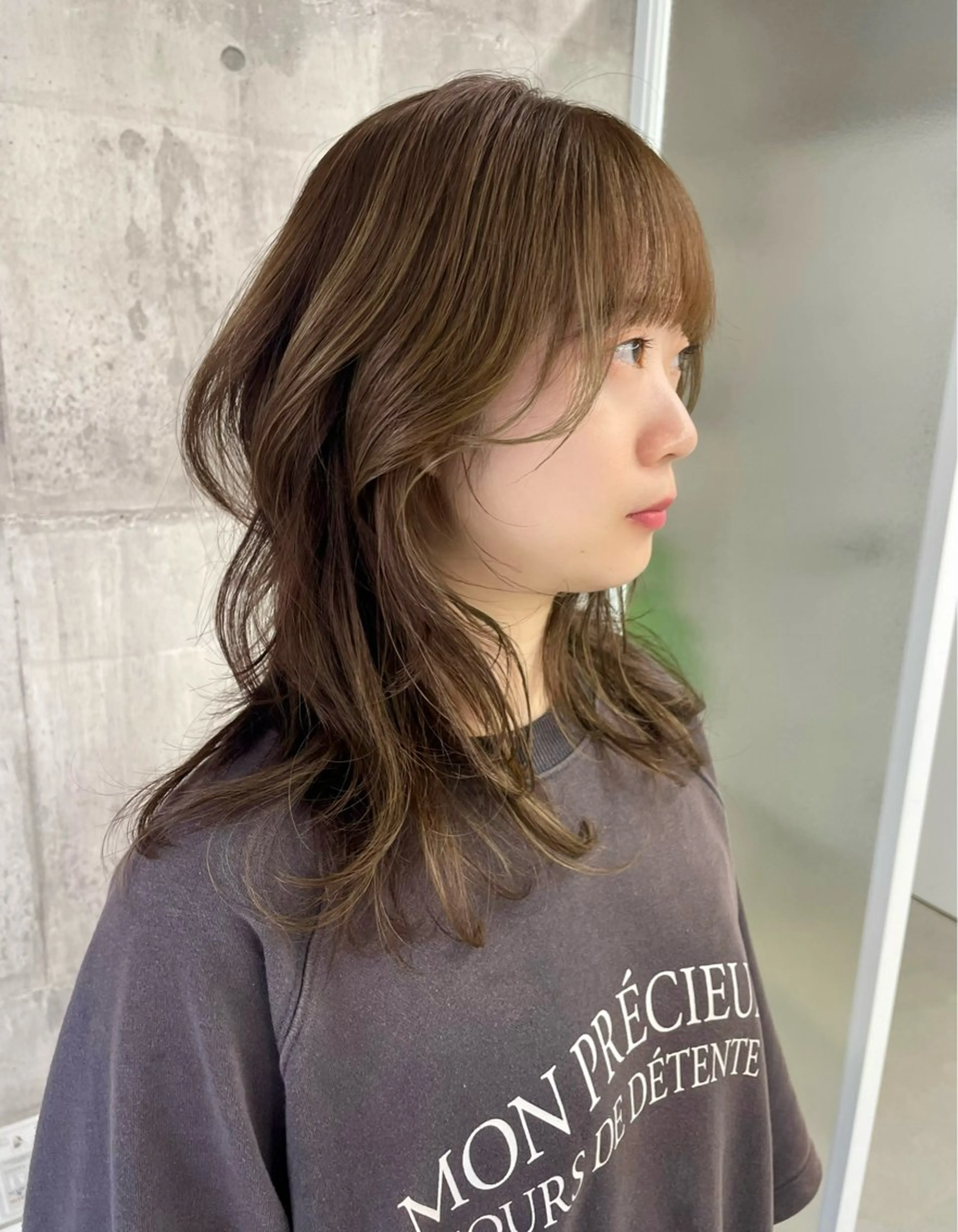 セミロング カラー ベージュカラー ブリーチ ブリーチなしカラー 錦 茉李のヘアスタイル