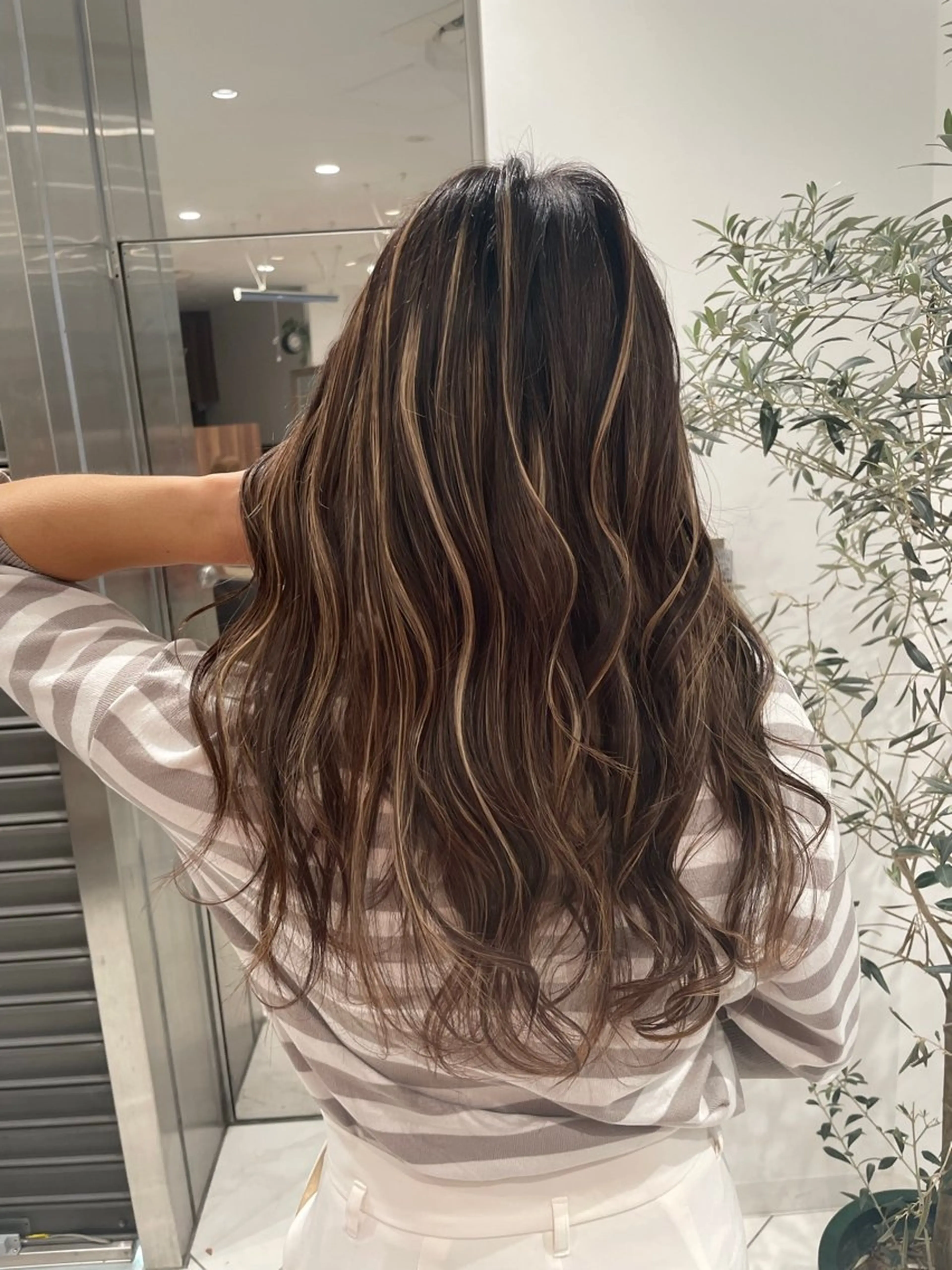 ロング カラー ブリーチ ケアブリーチ ダブルカラー イヤリングカラー ハイライトカラー カット ヘアカラー 🇰🇷韓国ヘア🤍 副店長/栗田のヘアスタイル