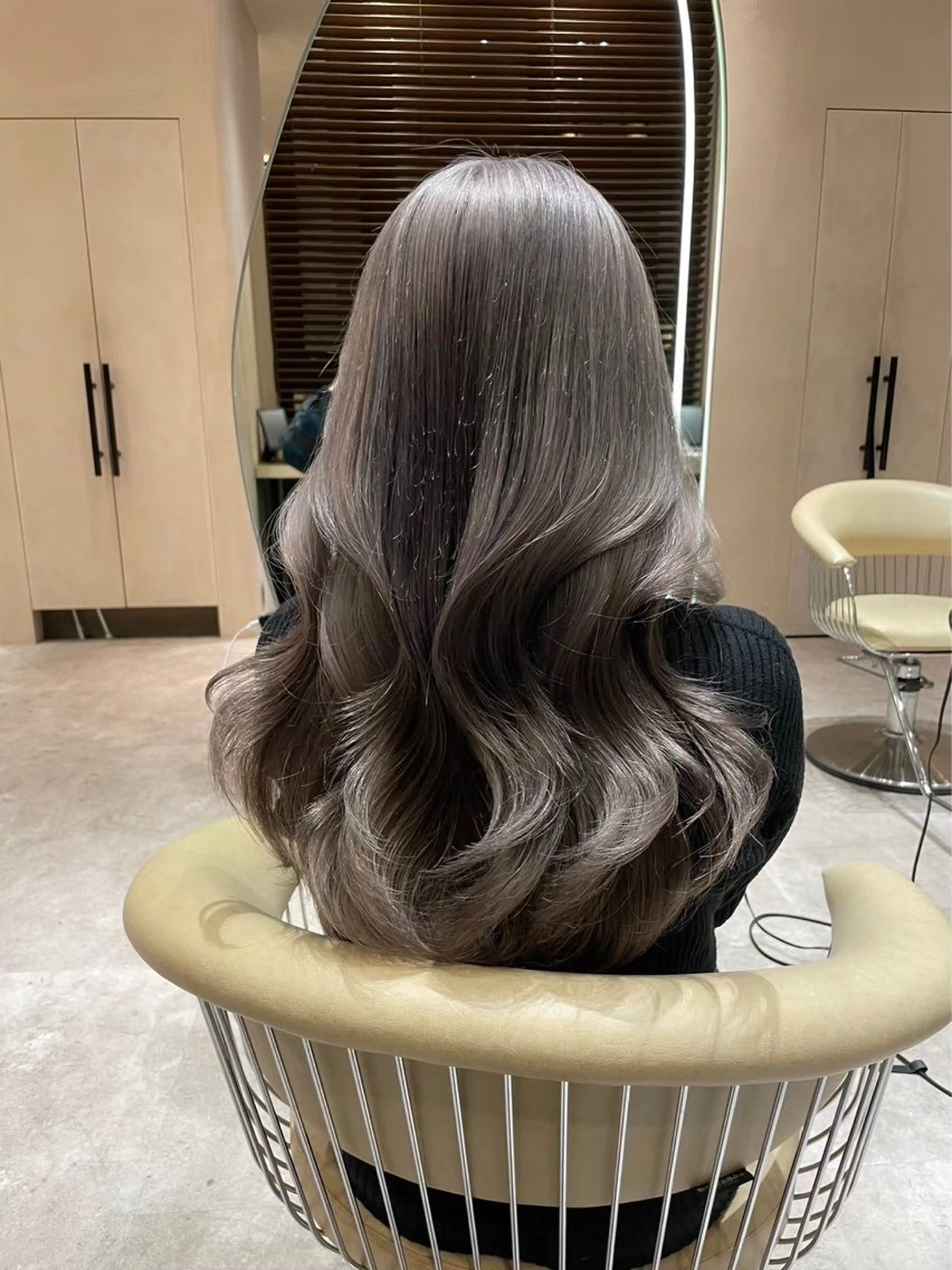 ロング カラー 透明感カラー シルバー ロング HAVANA 渋谷所属・🌟似合わせカット HAVANAちひろのヘアスタイル