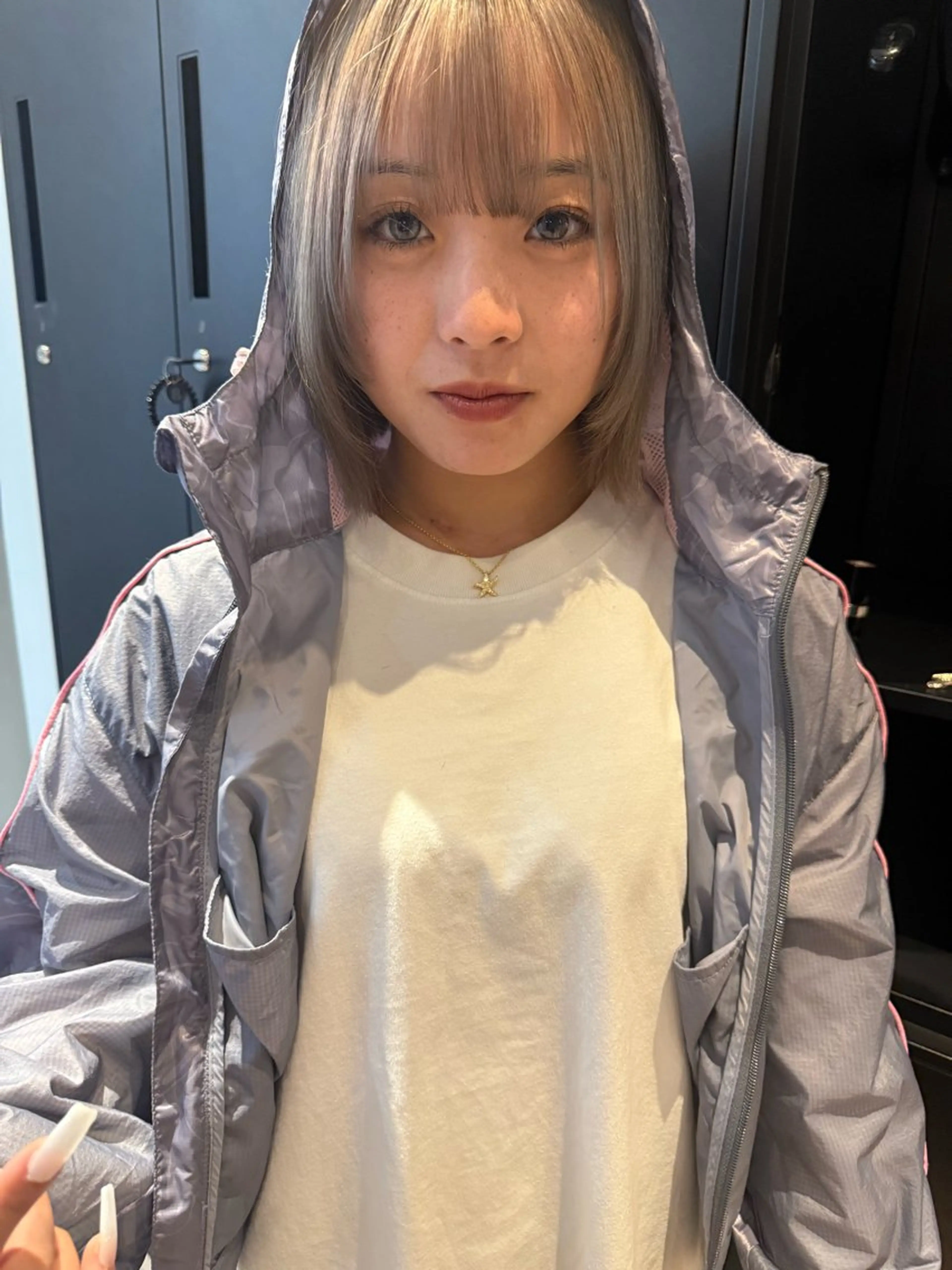 ミディアム カラー シルバー 須藤 優真ボブ　ショートのヘアスタイル