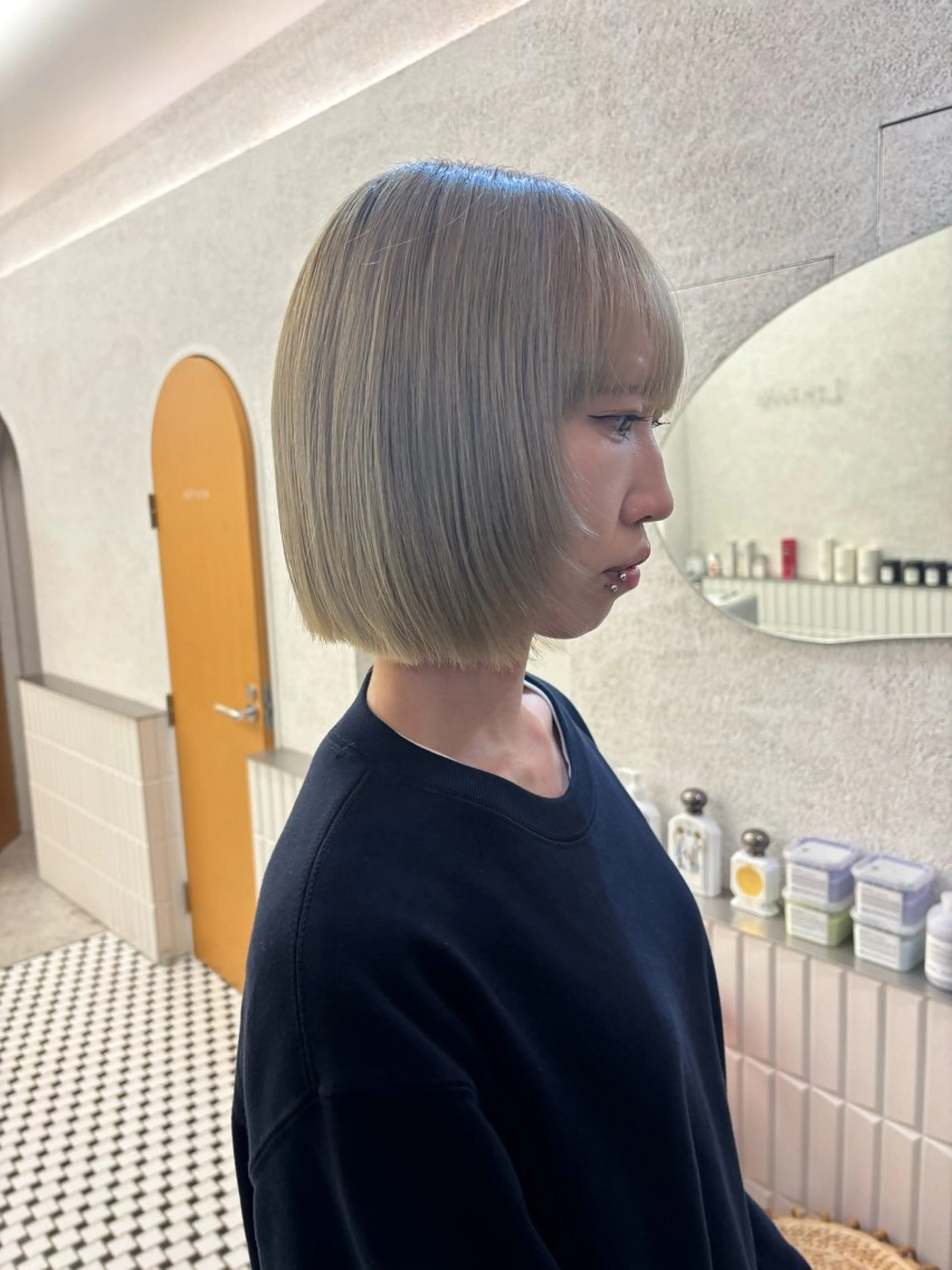 ショート カット リン🔔ボブ cut ベージュカラー🤎のヘアスタイル