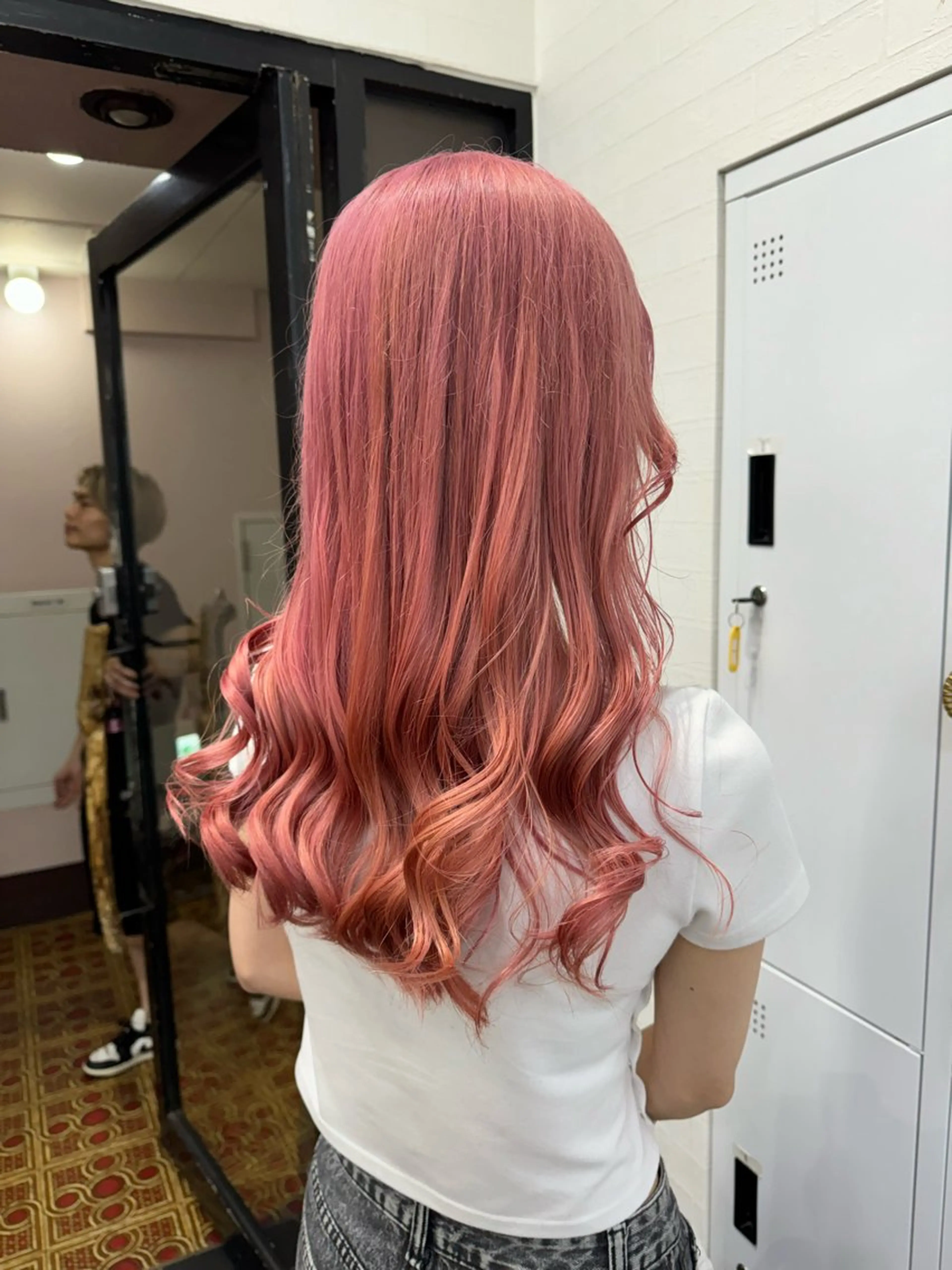 セミロング ヘアカラー トリートメント 田子🦋ハイトーン 🫐耳つぼジュエリーのヘアスタイル