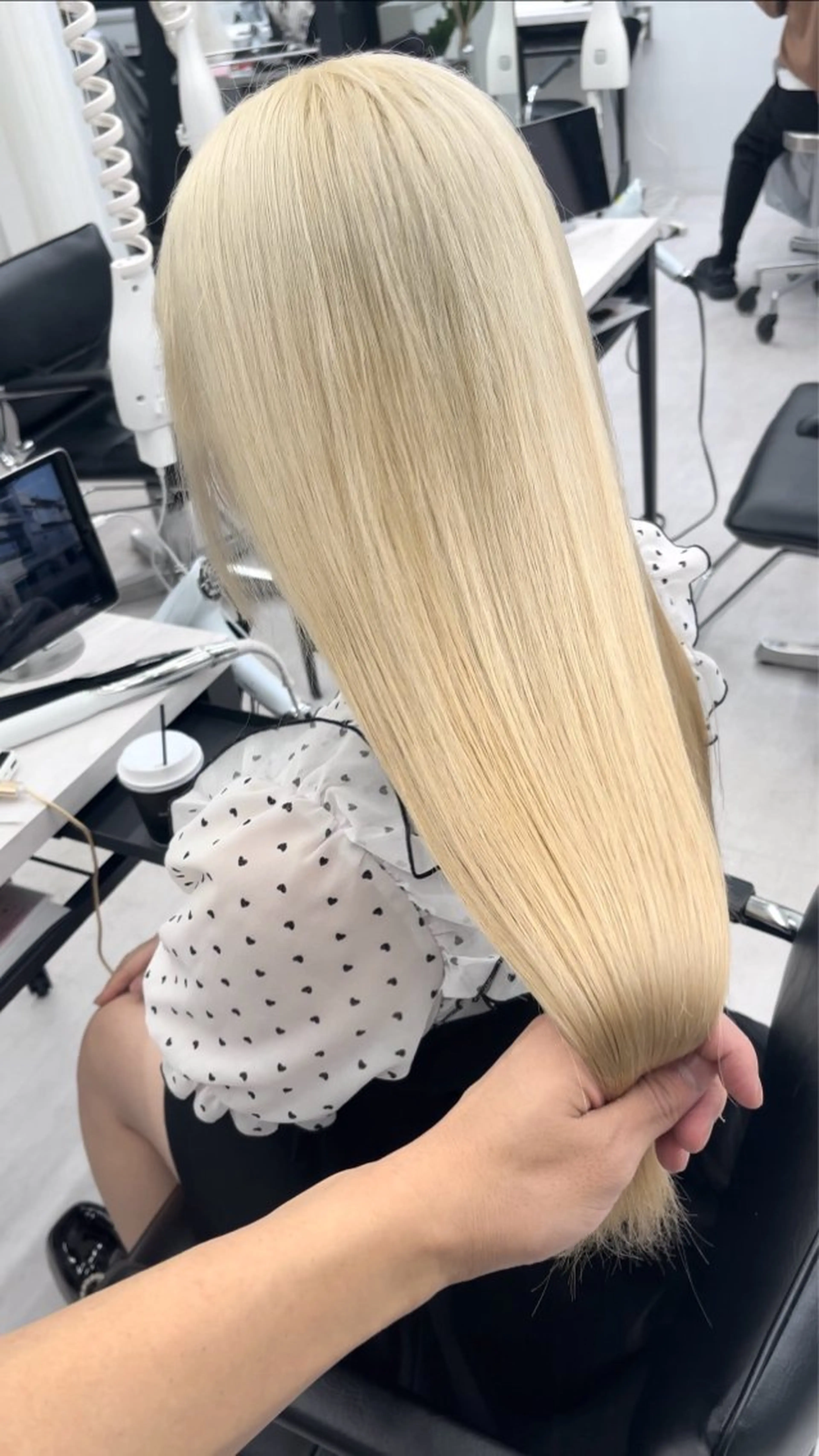 ロング カラー 高島大登/顔周り /ミルクティーのヘアスタイル