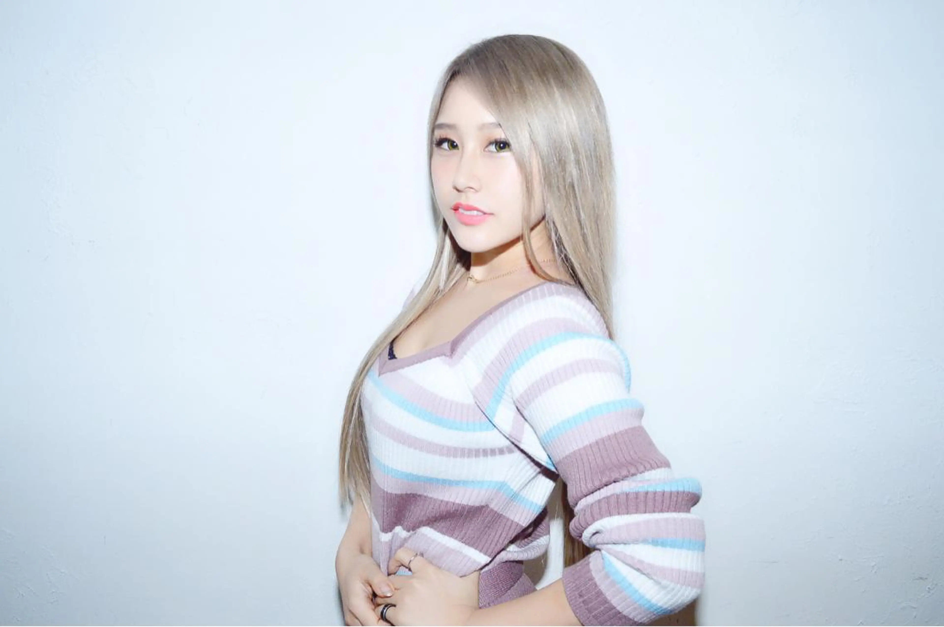 ロング カラー シールエクステ ベージュカラー ハイトーンカラー ハイトーンベージュ エクステ カット エクステ エクステリピート率 No.1 菊池　悠介のヘアスタイル