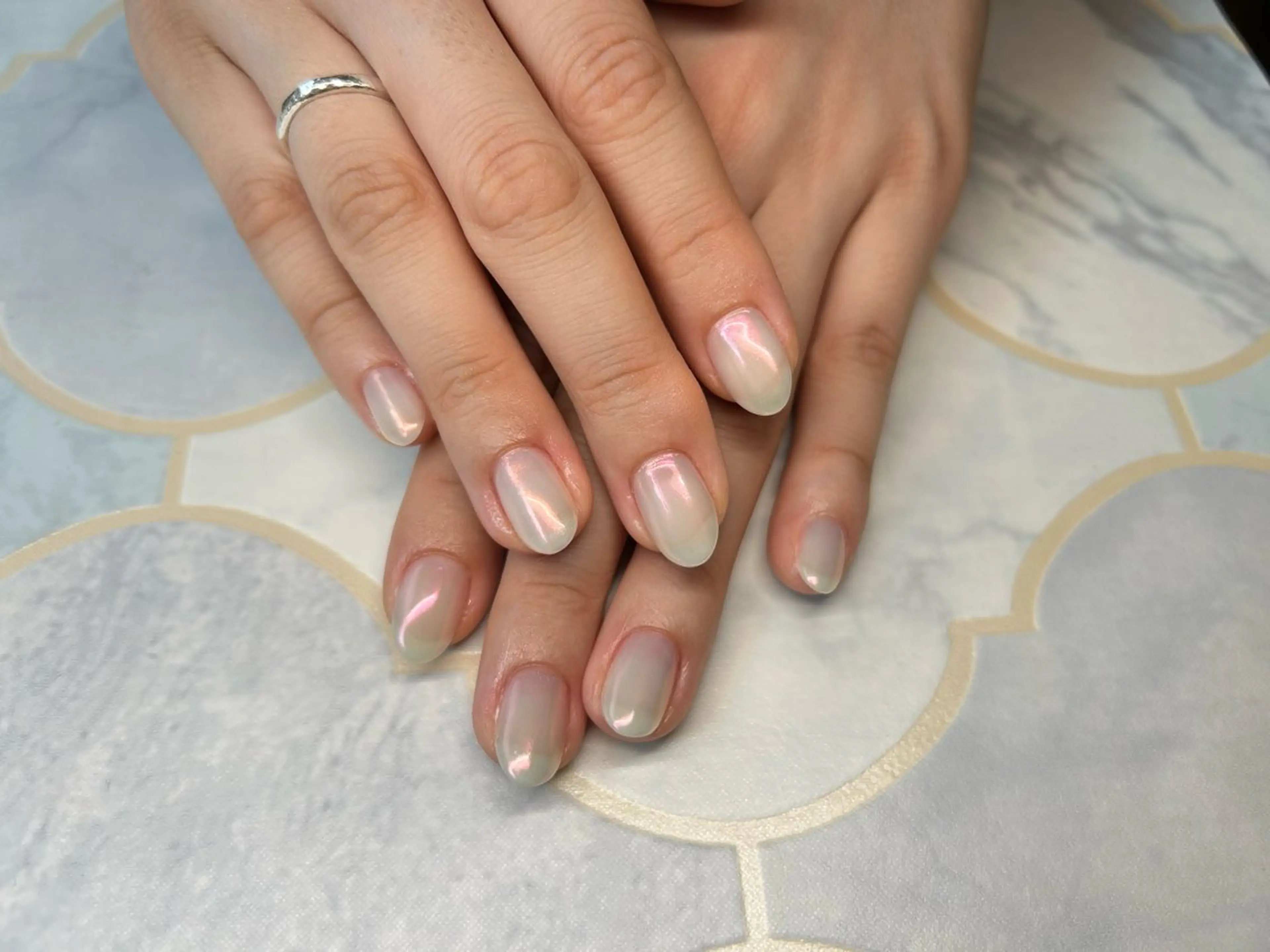 ネイル オーロラネイル シンプルネイル Lisa’s Salonのネイルデザイン