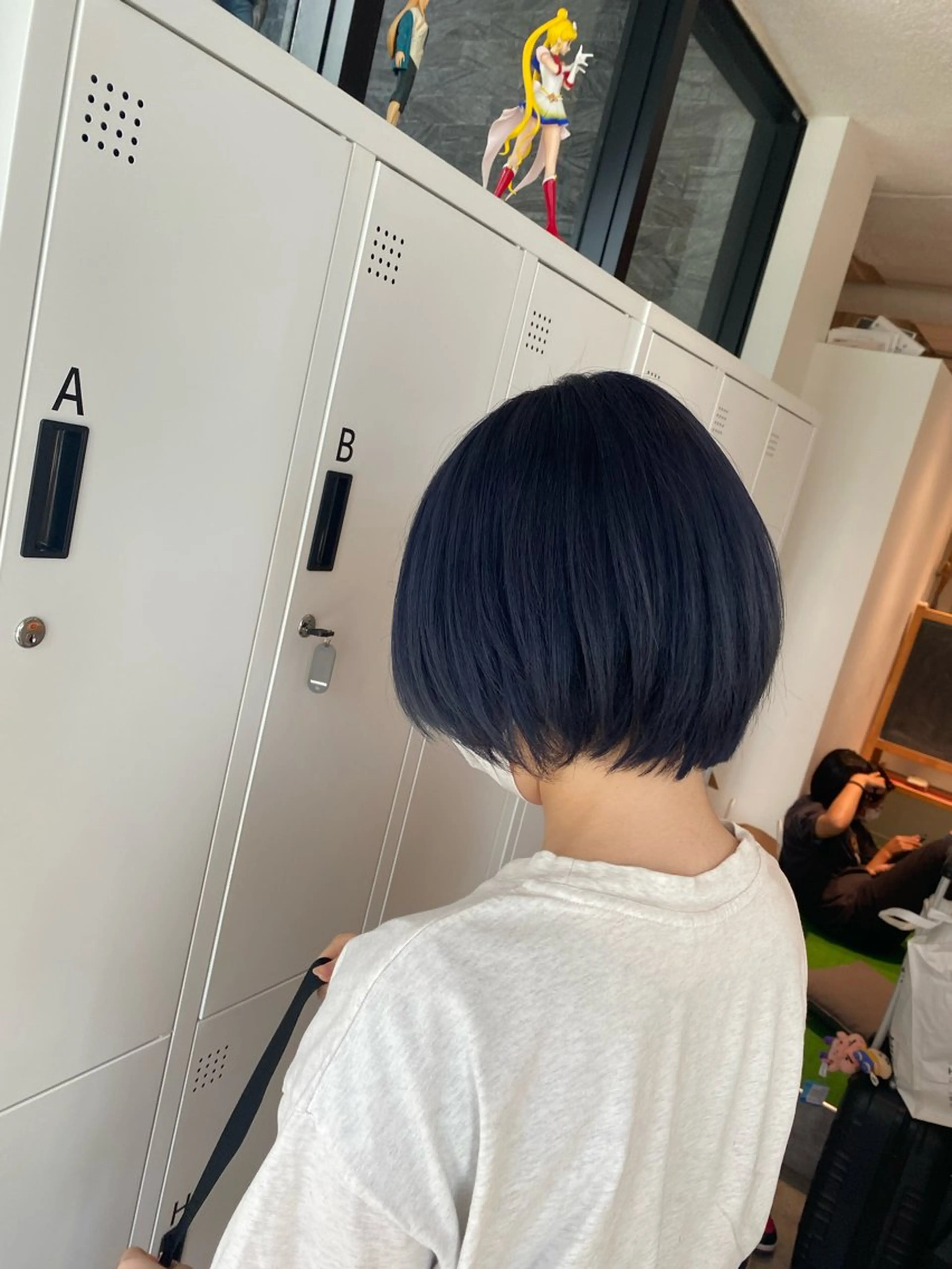 ショート カラー ブリーチ ブルーカラー ネイビーカラー カット ヘアカラー オスズ 🎀´-のヘアスタイル