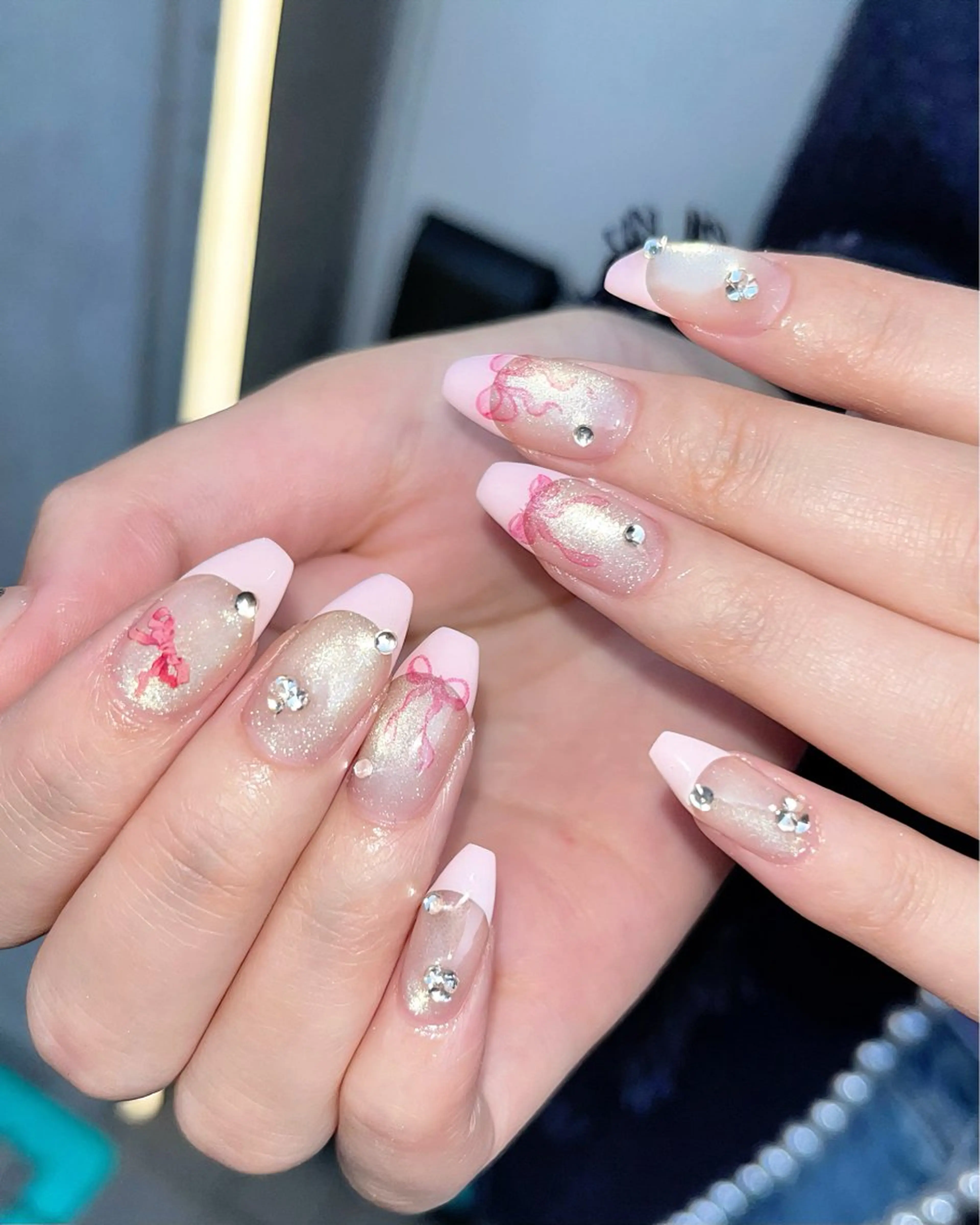 ネイル フレンチネイル ラメ(グリッター) ラメグラデーション マグネットネイル リボン ハンドネイル 🫧OPELIA NAIL渋谷🫧のネイルデザイン