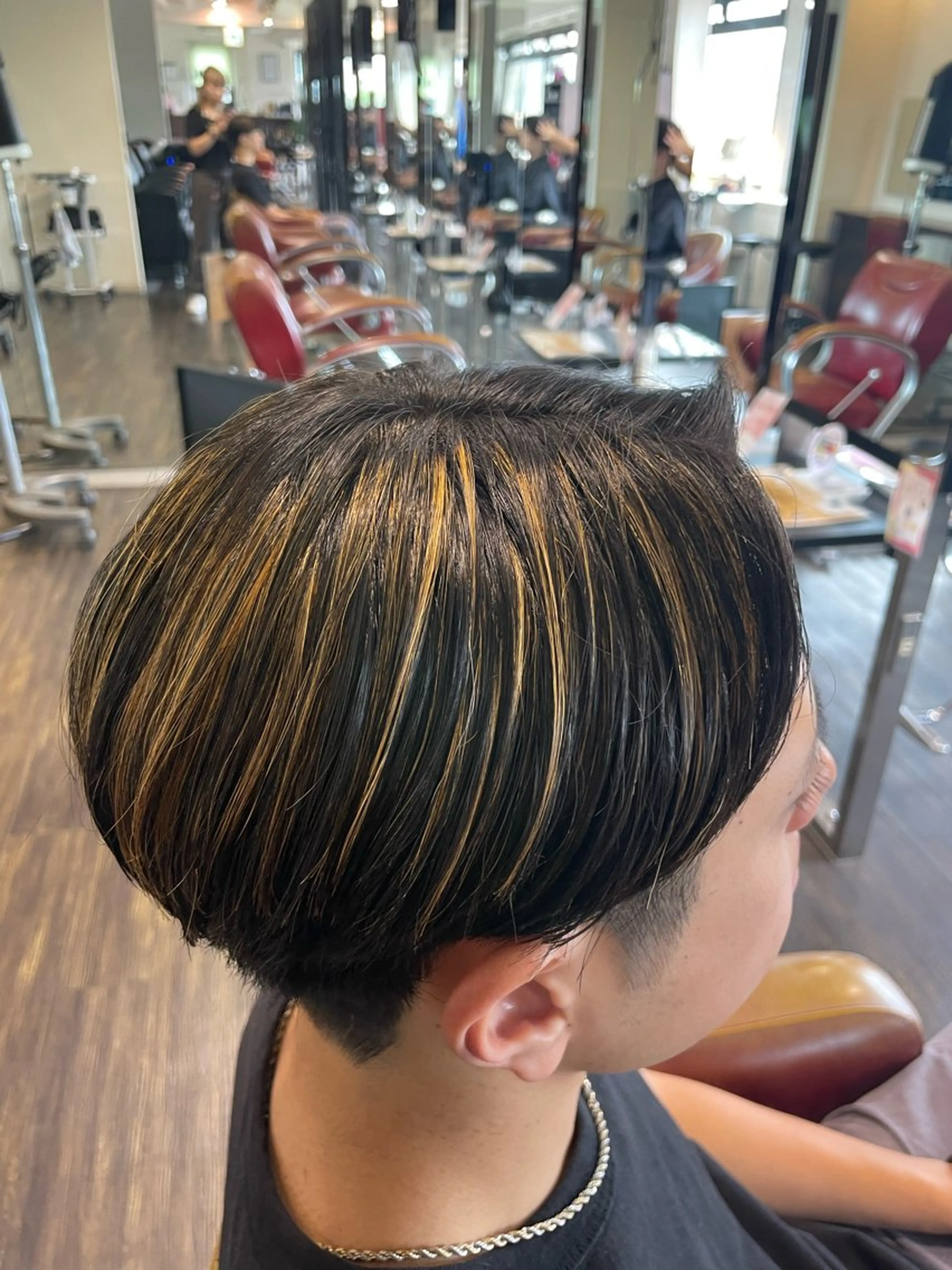 カラー メンズ メンズハイライト ハイライトカラー カット ヘアカラー 佐藤 綾郁のヘアスタイル