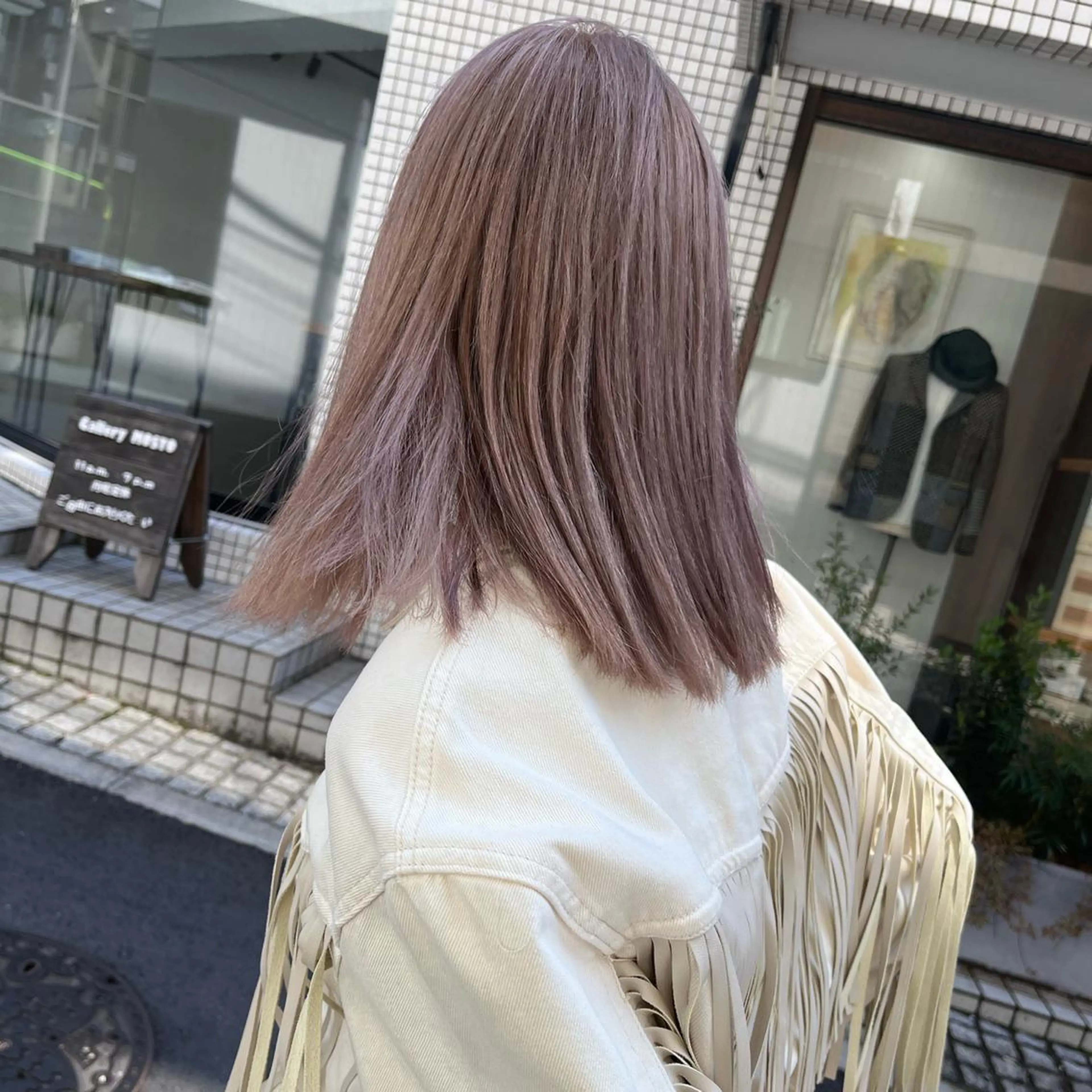 ミディアム カラー ベージュカラー ブリーチ ケアブリーチ ダブルカラー ハイトーンカラー ヘアカラー トリートメント ヘッドスパ ヘアセット カジュアルを女っぽく 𝗮𝘆𝗮𝗰𝗼のヘアスタイル