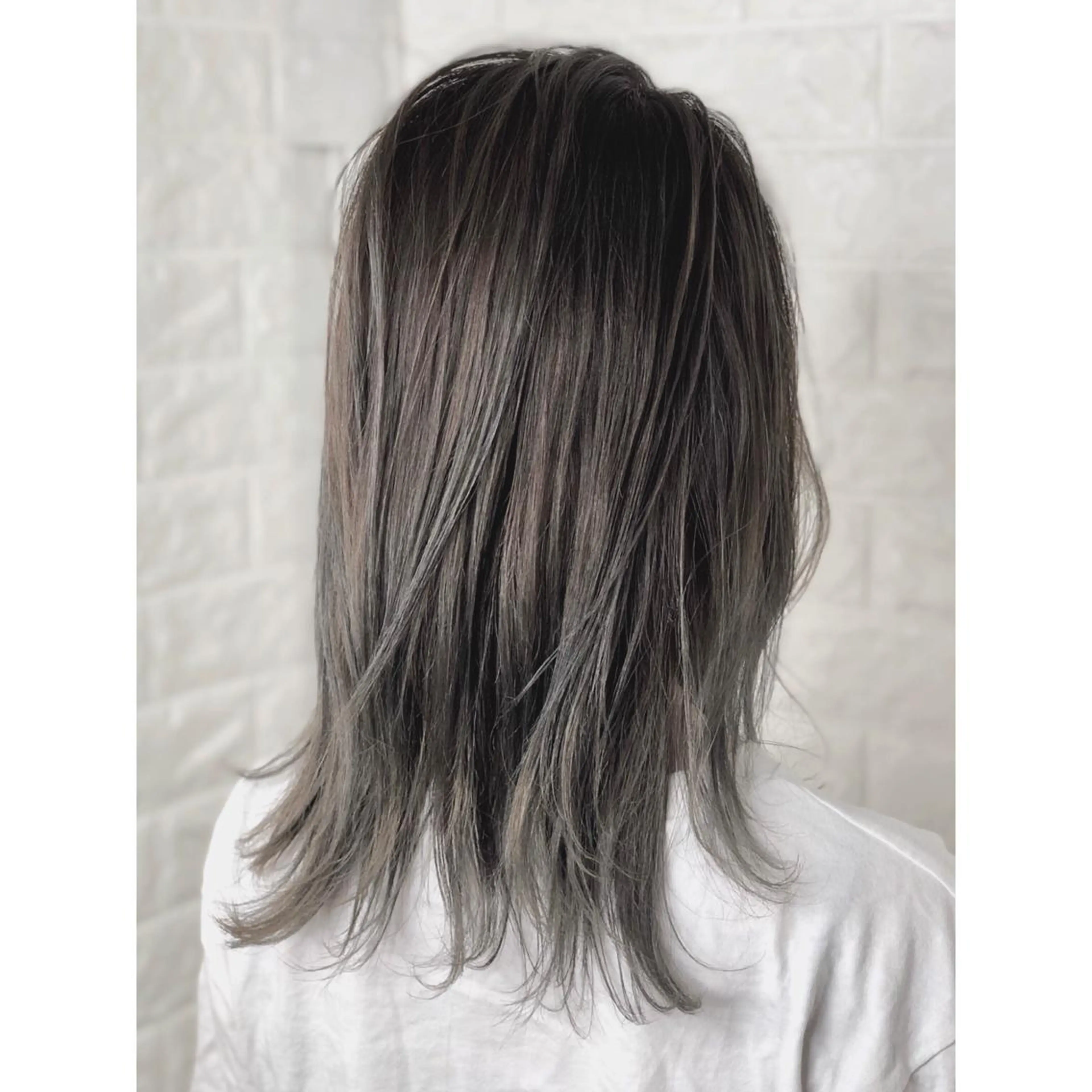 ミディアム カラー バレイヤージュ ブリーチ グレージュ 外国人風カラー レイヤーカット KIZU 髪質改善 オカルト怪談のヘアスタイル