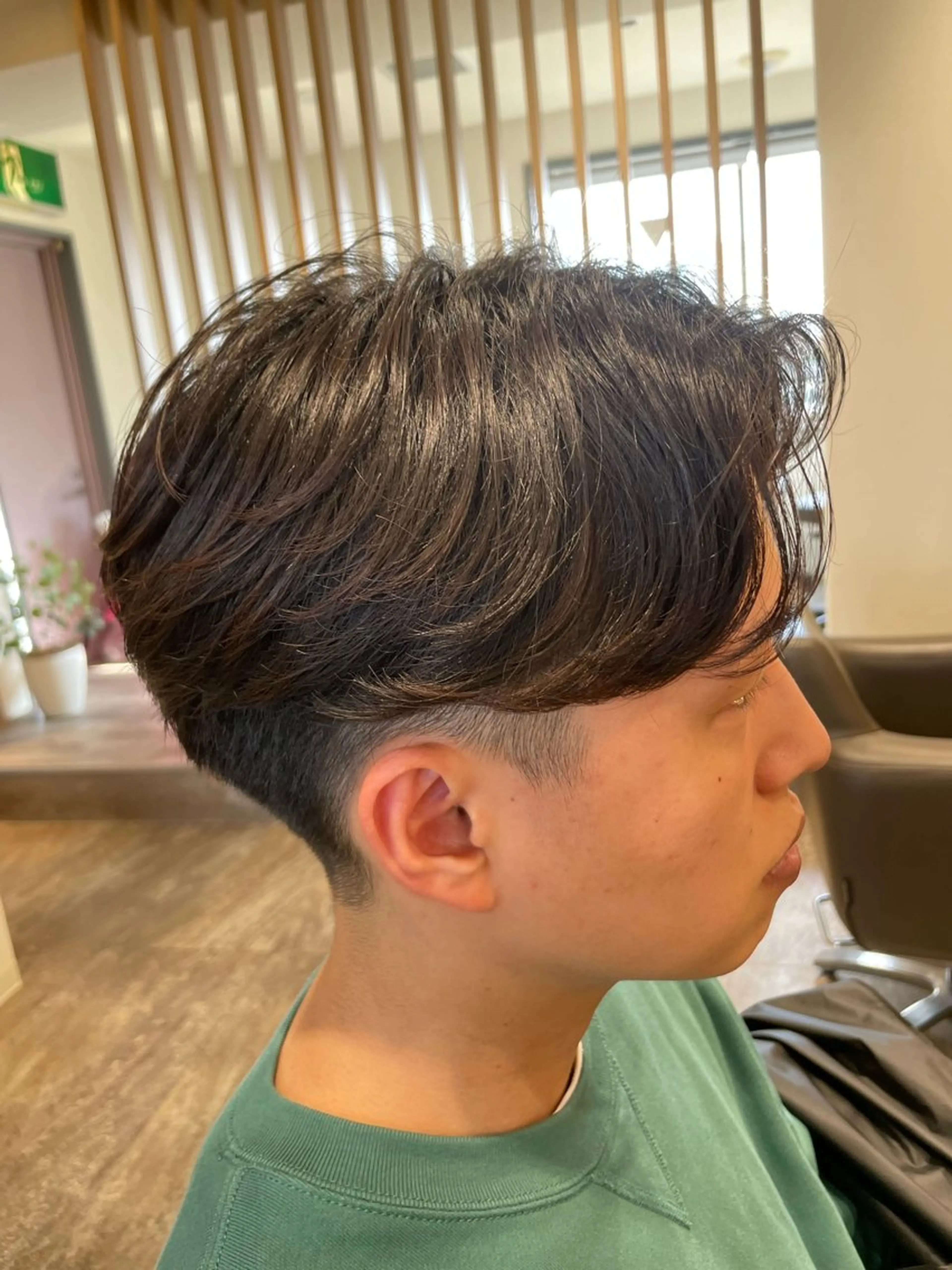 ショート パーマ メンズ センターパート メンズ韓国風 韓国風ヘア メンズカット×眉毛 デザイナー⚘Nanaのヘアスタイル