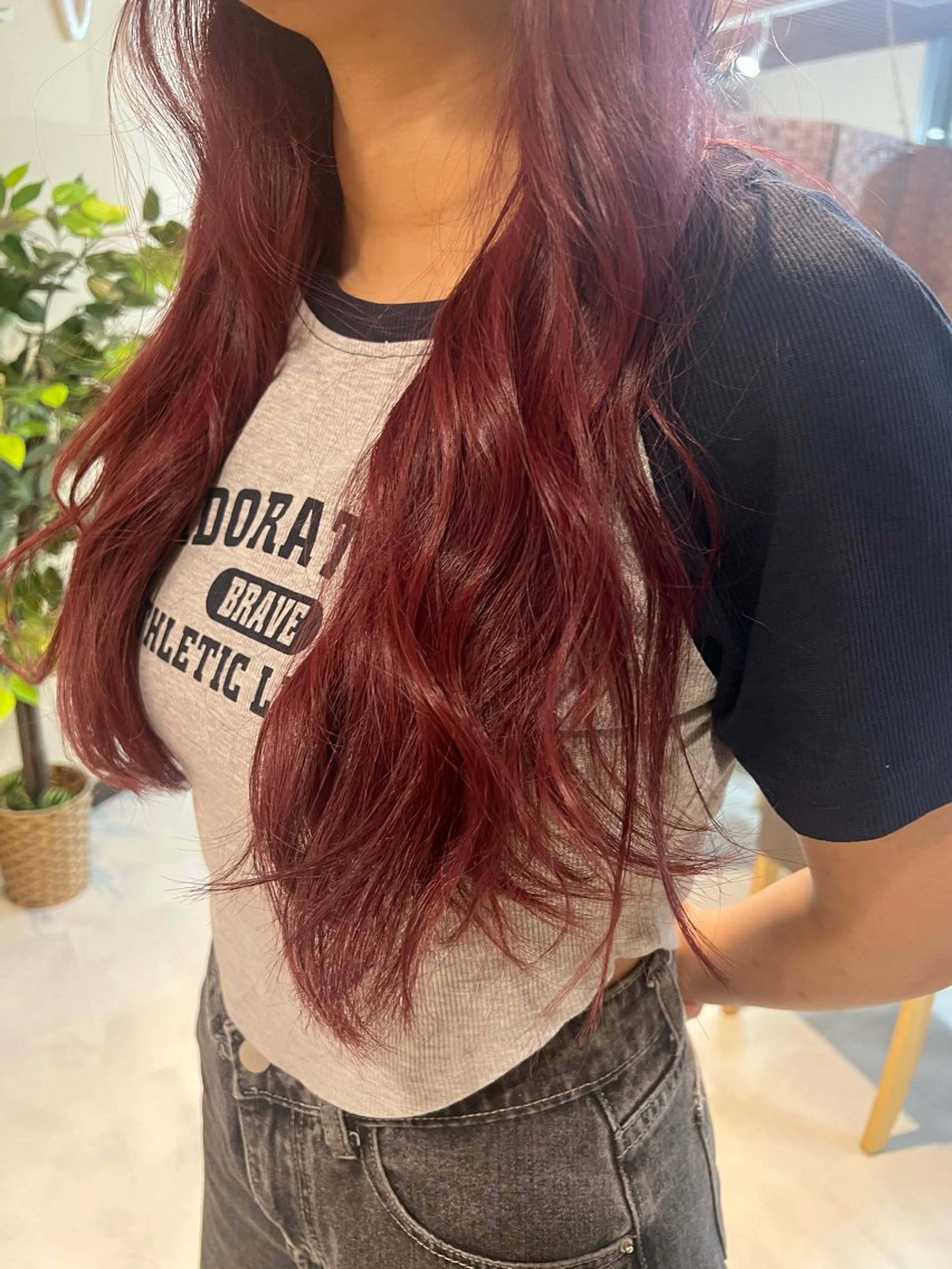 ロング カラー ボルドーカラー カシス ピンクカラー レッドカラー 海外ガール ハイトーン　竹井俊介のヘアスタイル