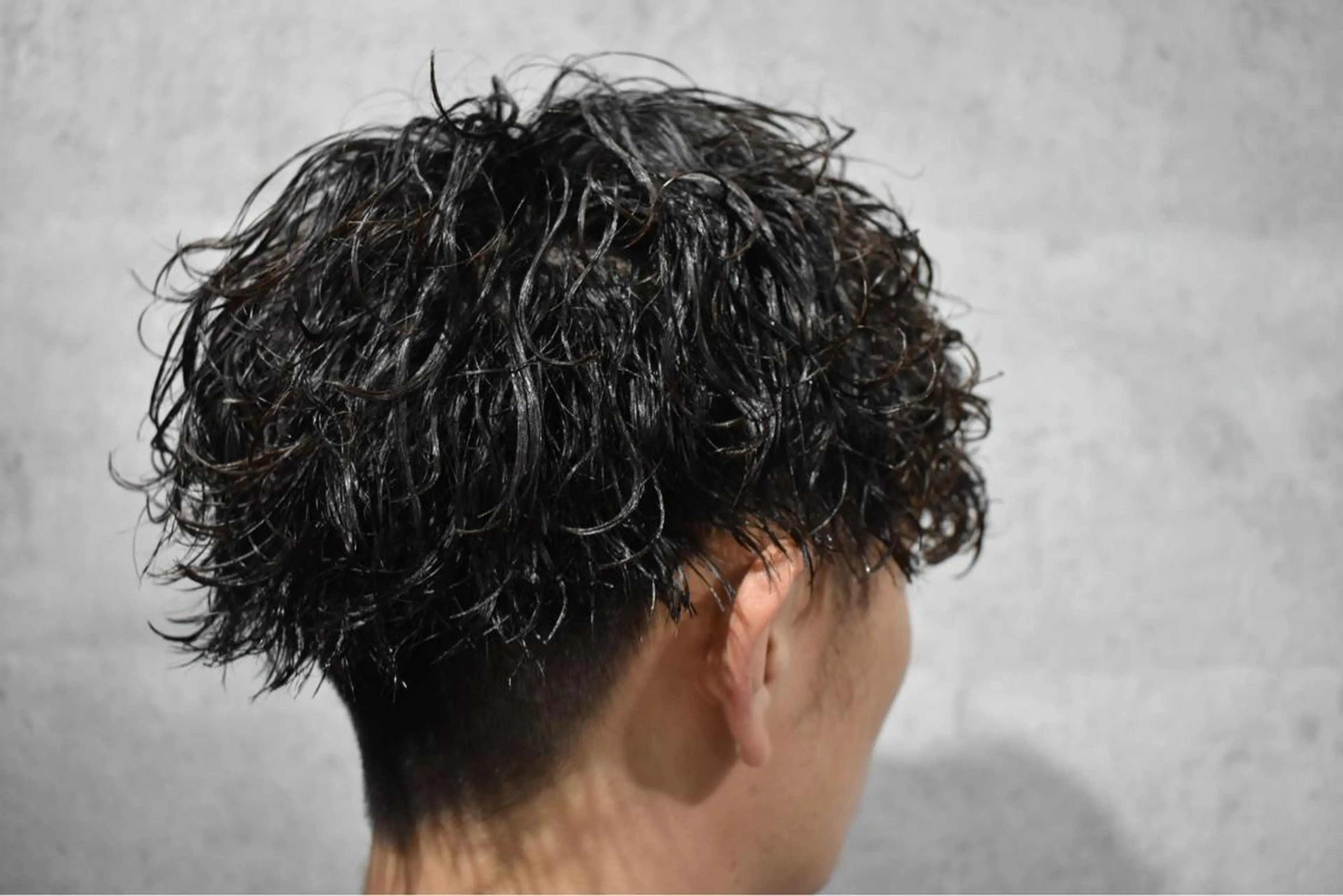 ショート パーマ メンズ メンズパーマ LOCALCUTCLUB所属・パーマ職人👏 岡田佳樹のヘアスタイル